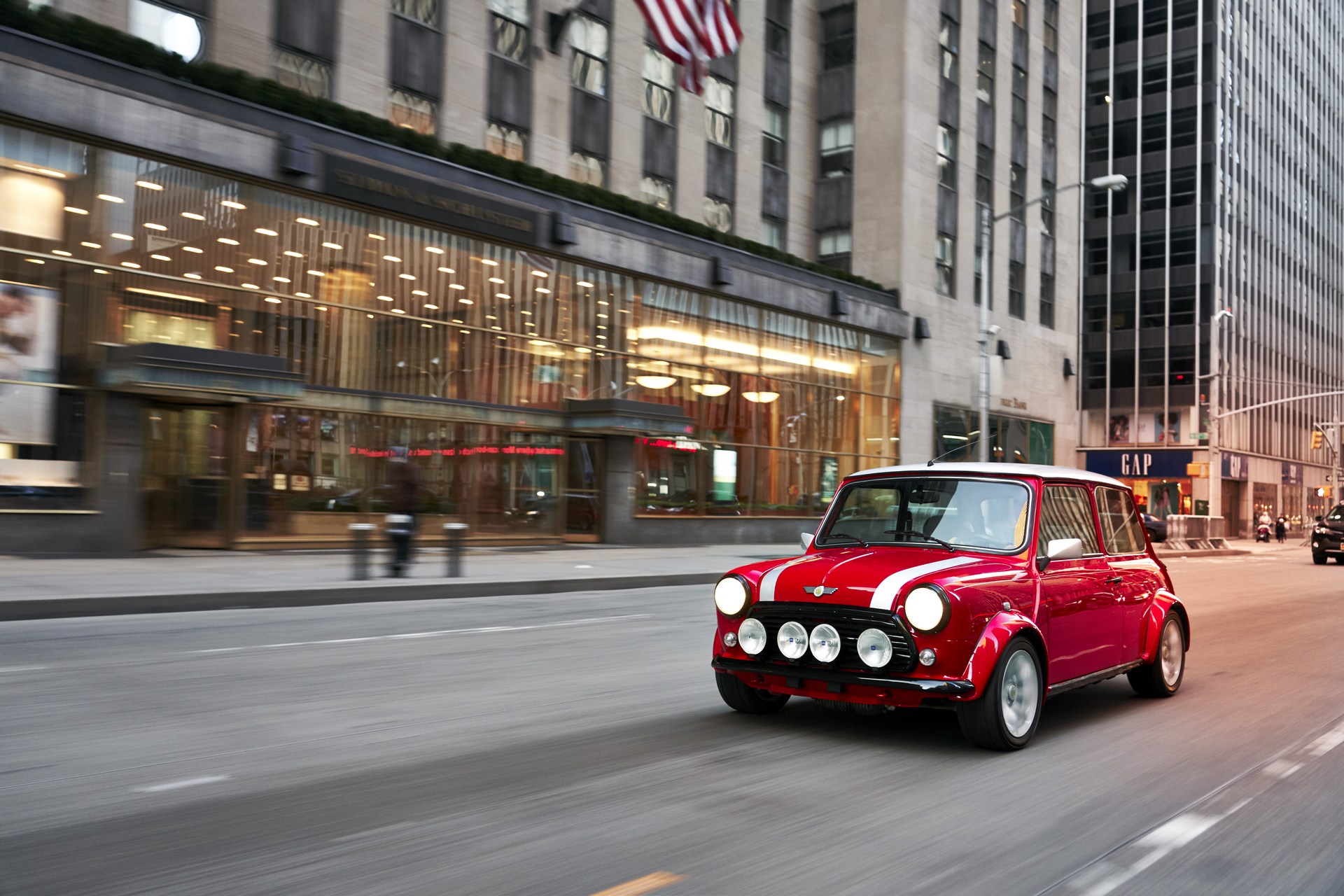 MINI-EV-12 MINI Goes Old School With A One-Off Electric Classic Cooper
