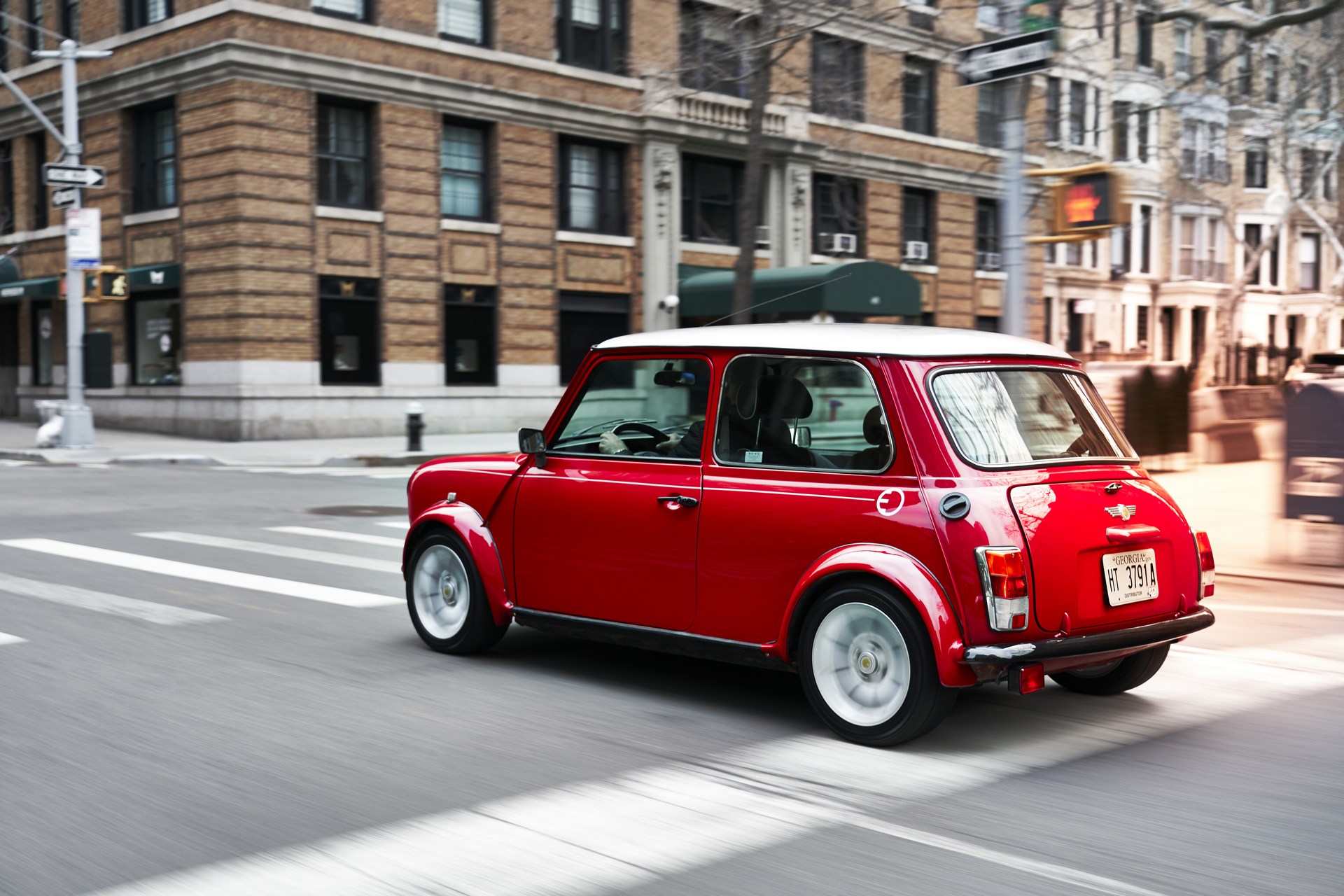 MINI-EV-13 MINI Goes Old School With A One-Off Electric Classic Cooper