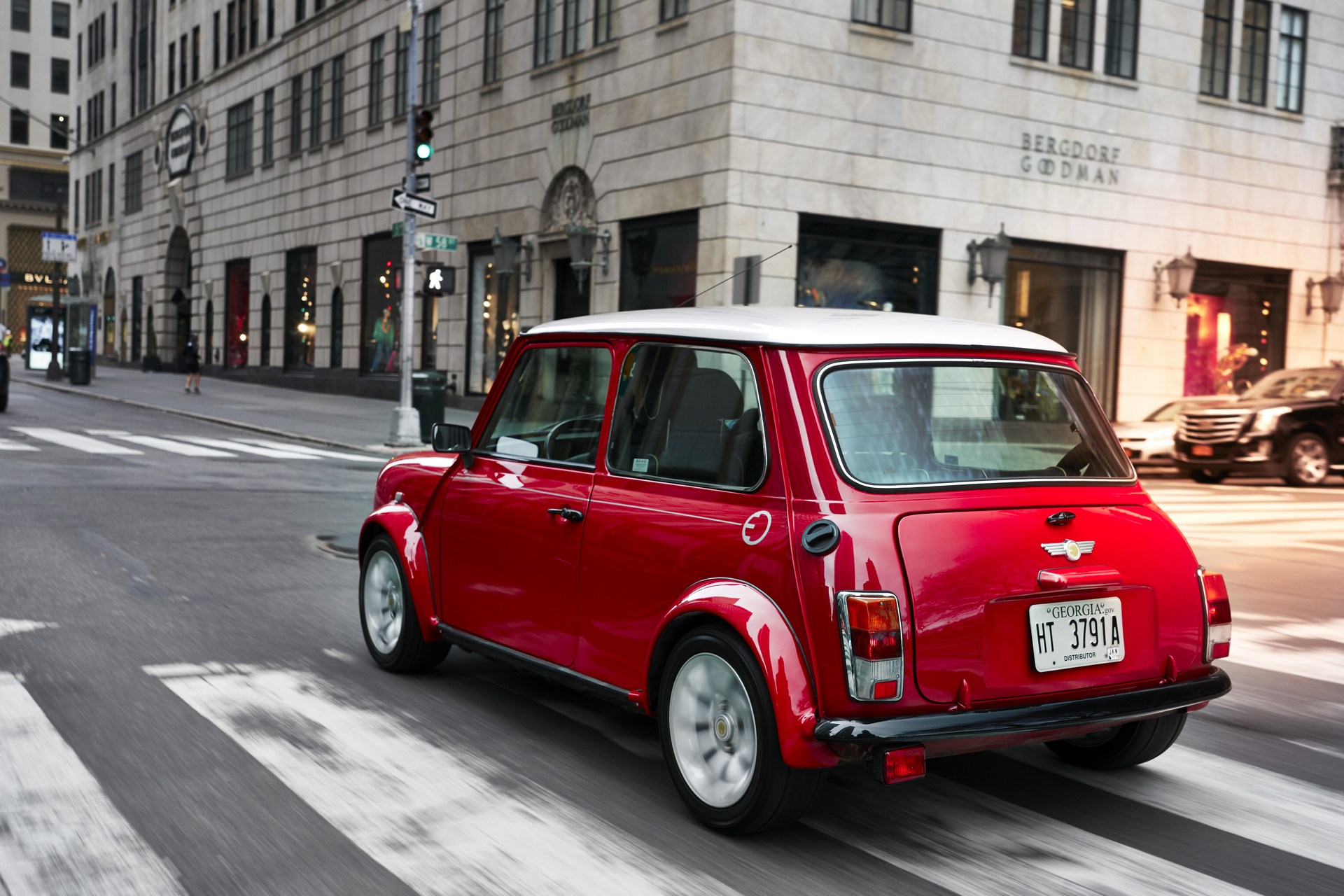 MINI-EV-15 MINI Goes Old School With A One-Off Electric Classic Cooper