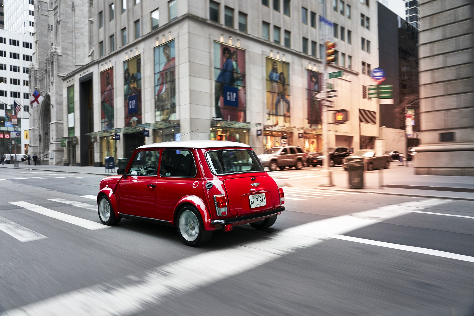 MINI-EV-17 MINI Goes Old School With A One-Off Electric Classic Cooper