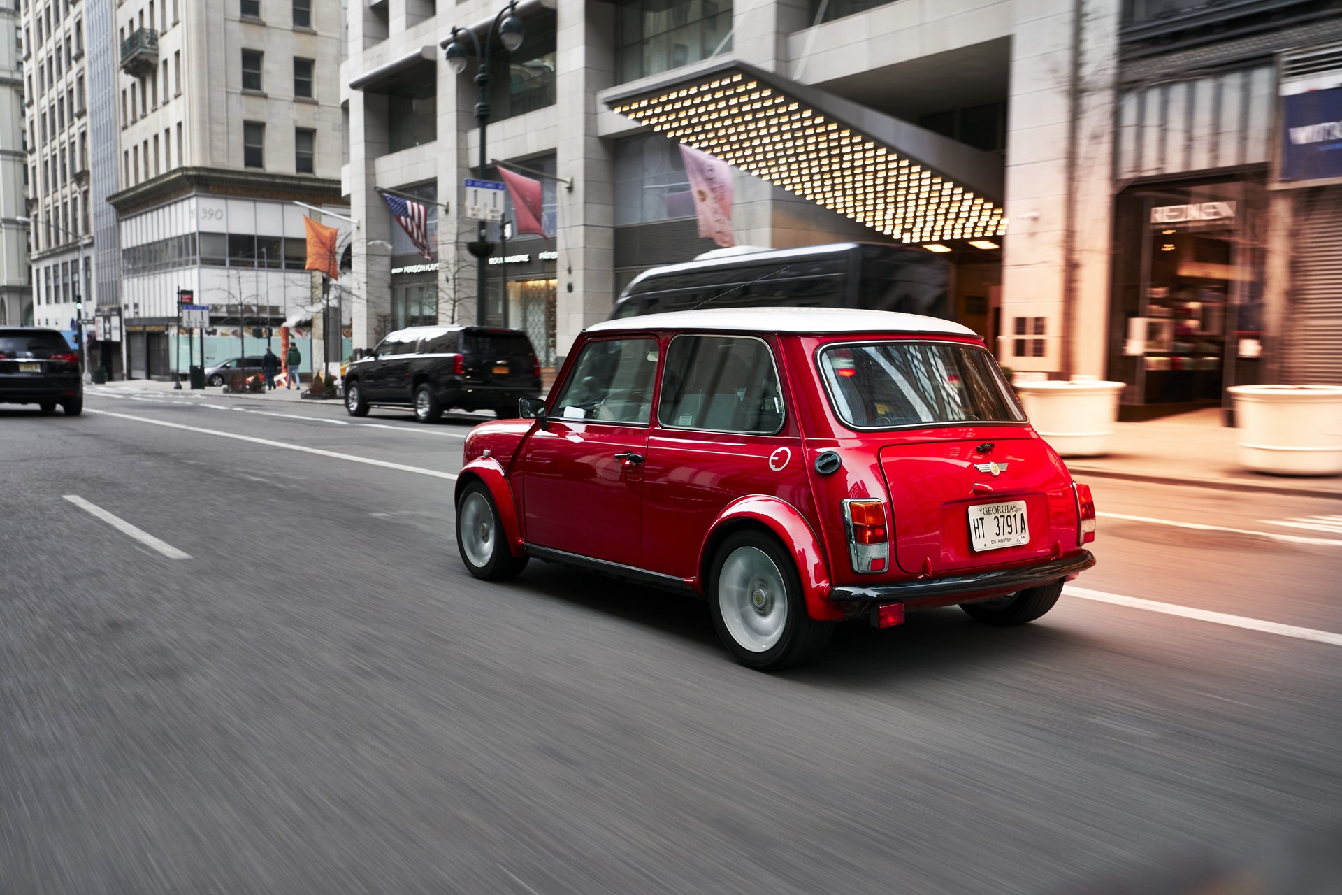 MINI-EV-19 MINI Goes Old School With A One-Off Electric Classic Cooper