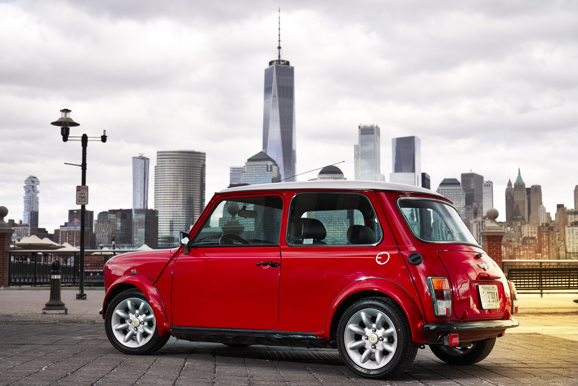 MINI-EV-6 MINI Goes Old School With A One-Off Electric Classic Cooper