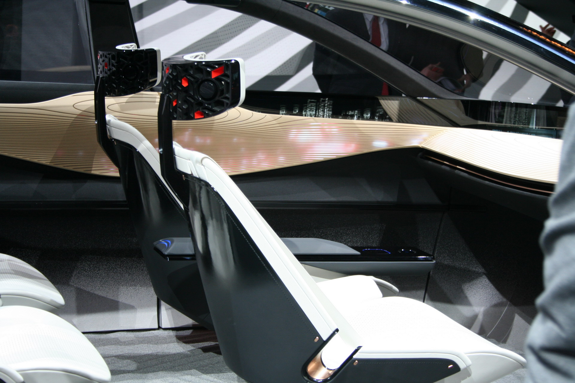 Nissan Debuts Spiffy Imx Kuro Concept In Geneva Carscoops