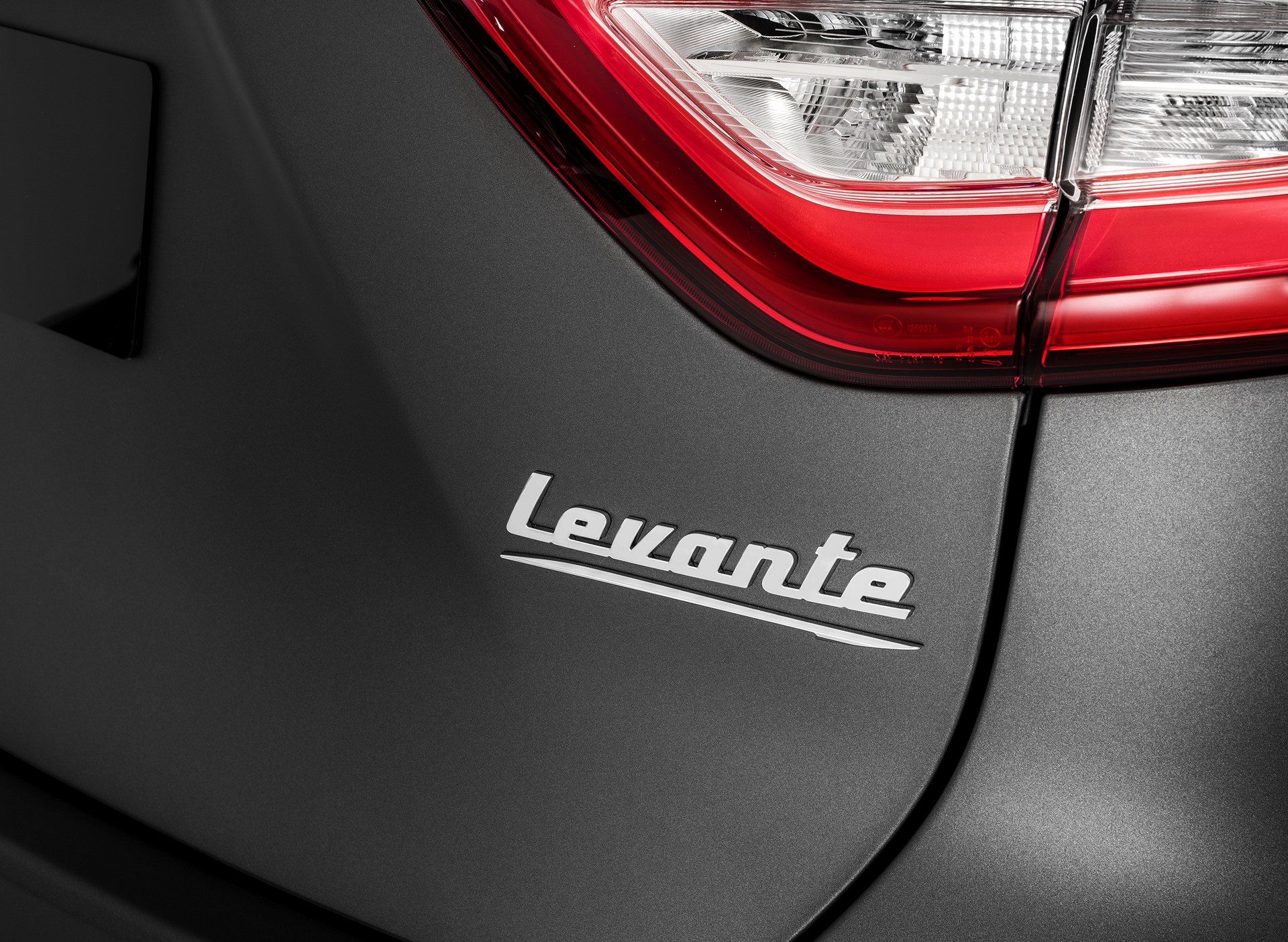 Maserati-Levante-Trofeo-15 Maserati Levante Trofeo Packs A Ferrari-Made V8 With 590 HP