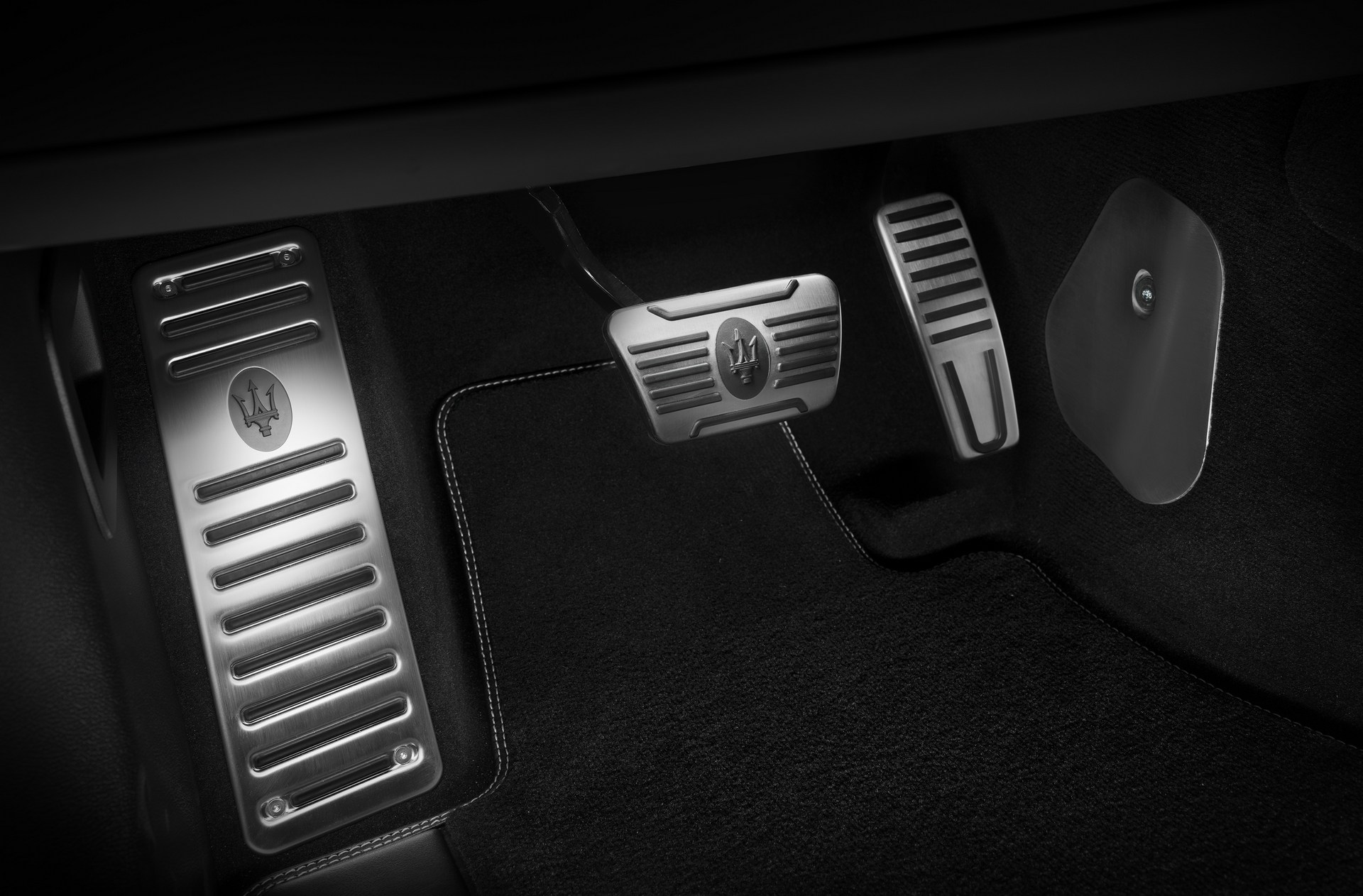 Maserati-Levante-Trofeo-6 Maserati Levante Trofeo Packs A Ferrari-Made V8 With 590 HP