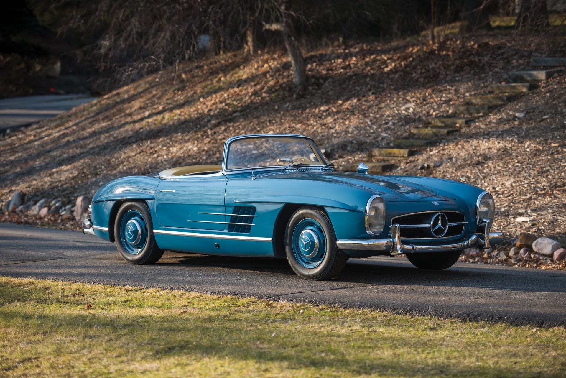 Mercedes-Benz-300-SL-Roadster-Auction-1 1962 Mercedes 300 SL Roadster Would Get Any Collector Excited