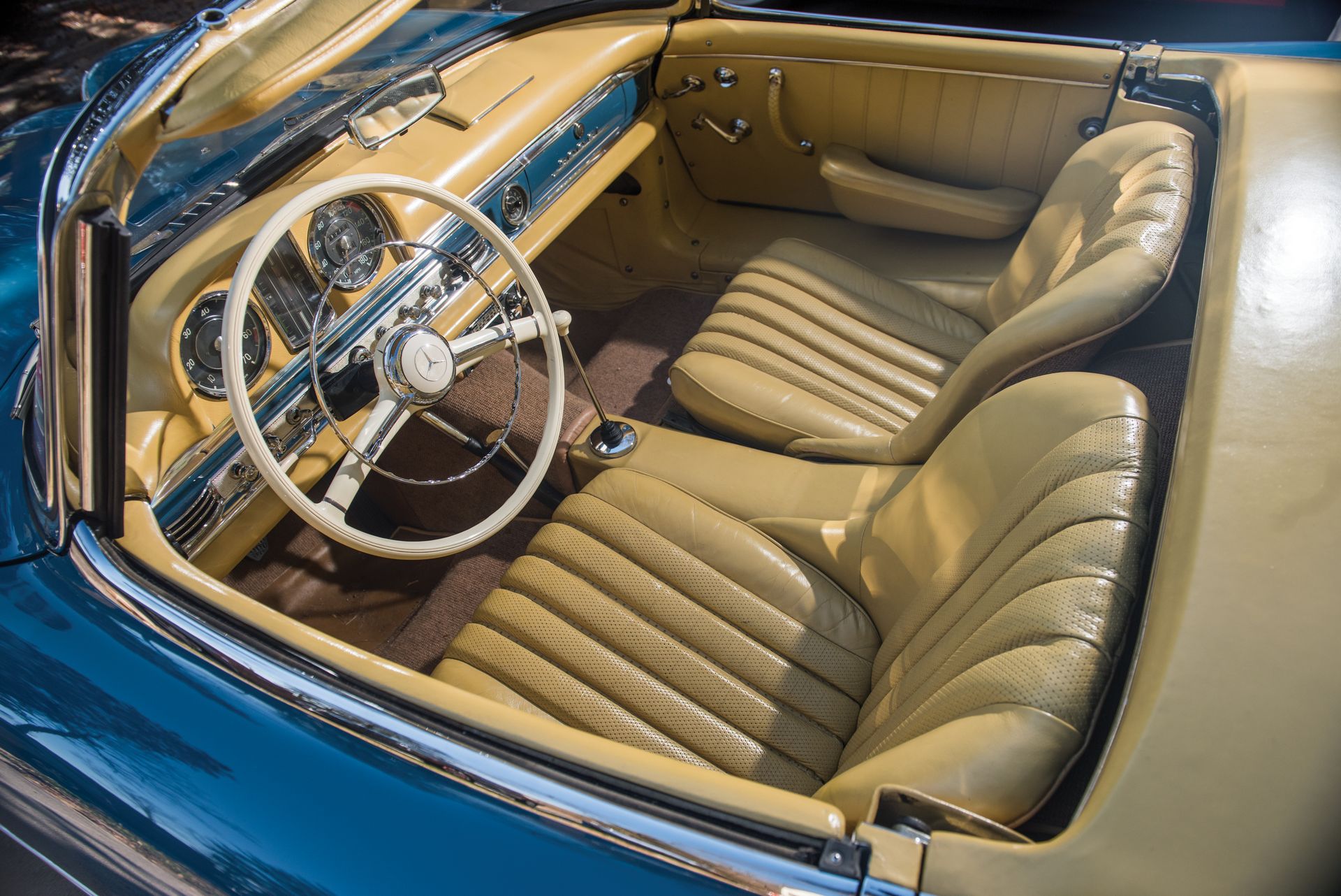 Mercedes-Benz-300-SL-Roadster-Auction-4 1962 Mercedes 300 SL Roadster Would Get Any Collector Excited