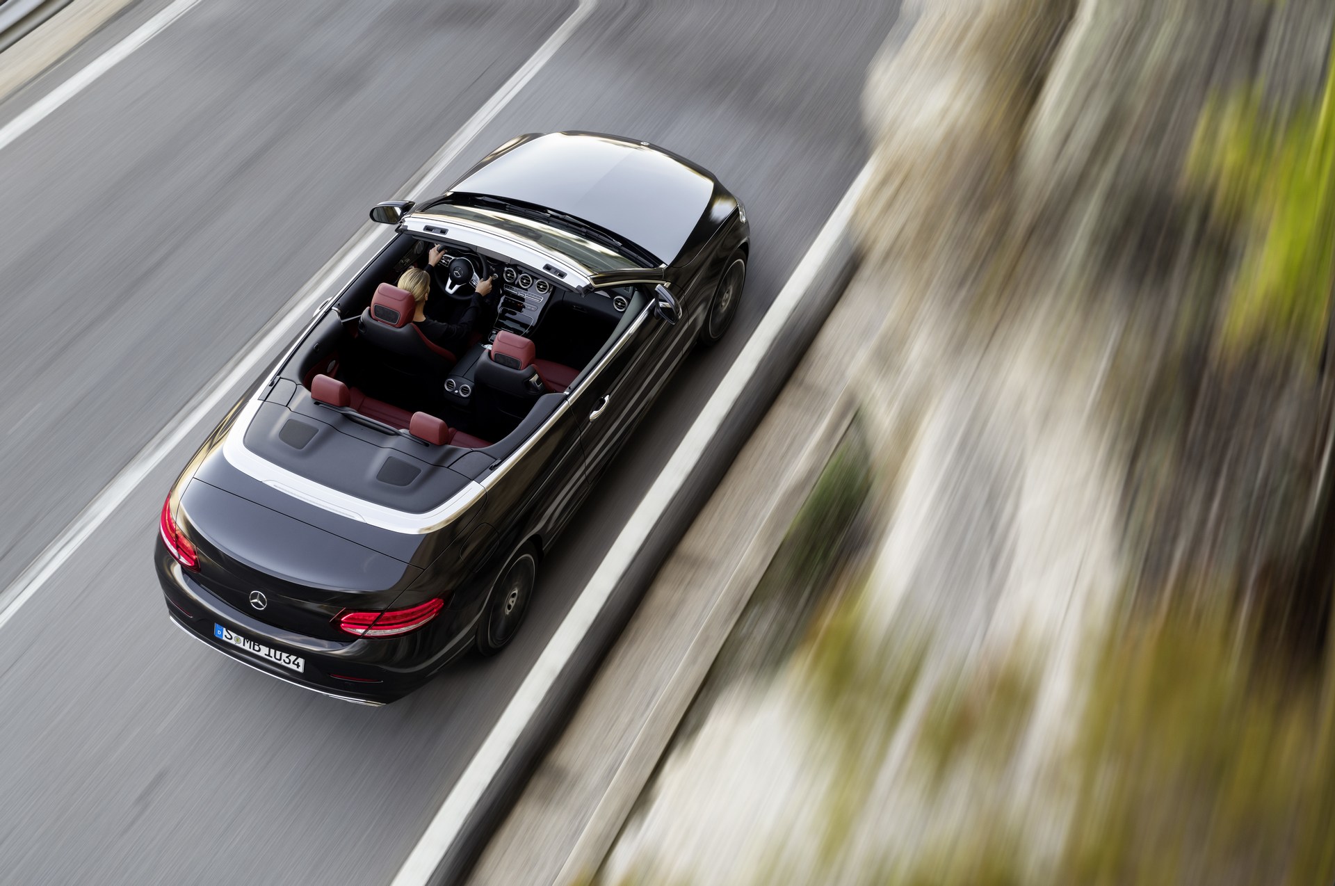 Mercedes-C-Class-Coupe-Cabrio-41 Facelifted Mercedes C-Class Coupe And Convertible Revealed With New Tech And More Power