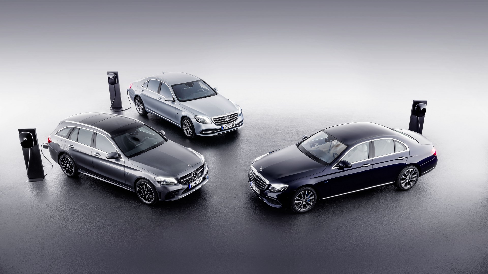 EQ Power: Vorserie des Plug-in-Dieselhybrids ist gestartet: Nächster Meilenstein bei der Elektrifizierung: Plug-in-Hybride mit Diesel-Technik kommen New Mercedes C- And E-Class Plug-In Hybrids Revealed With Diesel Engine