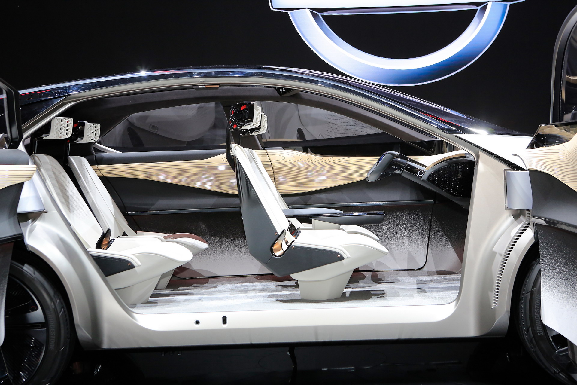 Nissan-IMX-Kuro-163 Nissan Debuts Spiffy IMx KURO Concept In Geneva