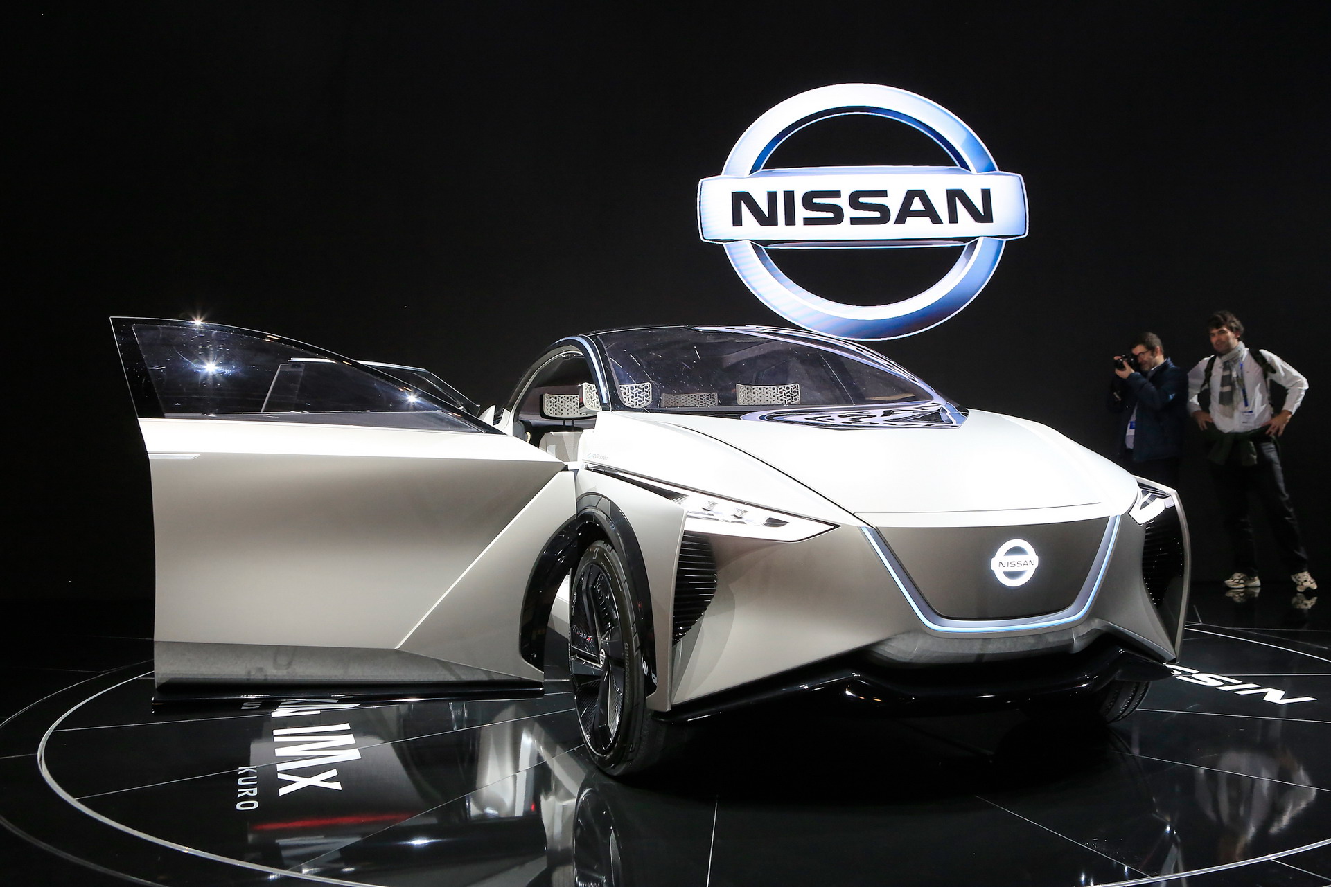 Nissan-IMX-Kuro-23 Nissan Debuts Spiffy IMx KURO Concept In Geneva