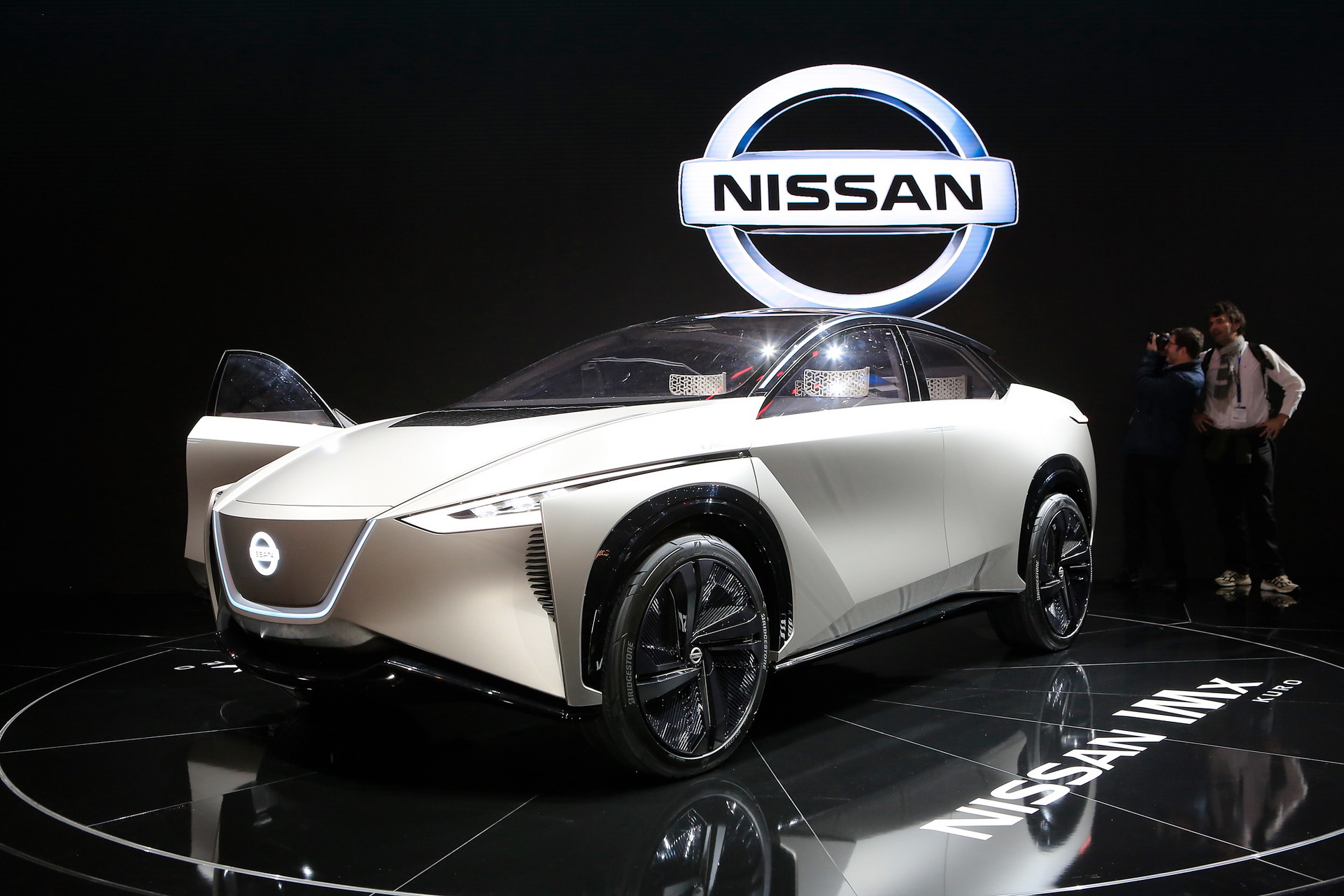 Nissan-IMX-Kuro-53 Nissan Debuts Spiffy IMx KURO Concept In Geneva