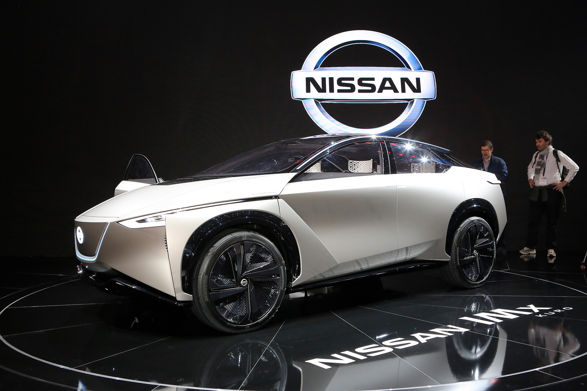 Nissan-IMX-Kuro-63 Nissan Debuts Spiffy IMx KURO Concept In Geneva