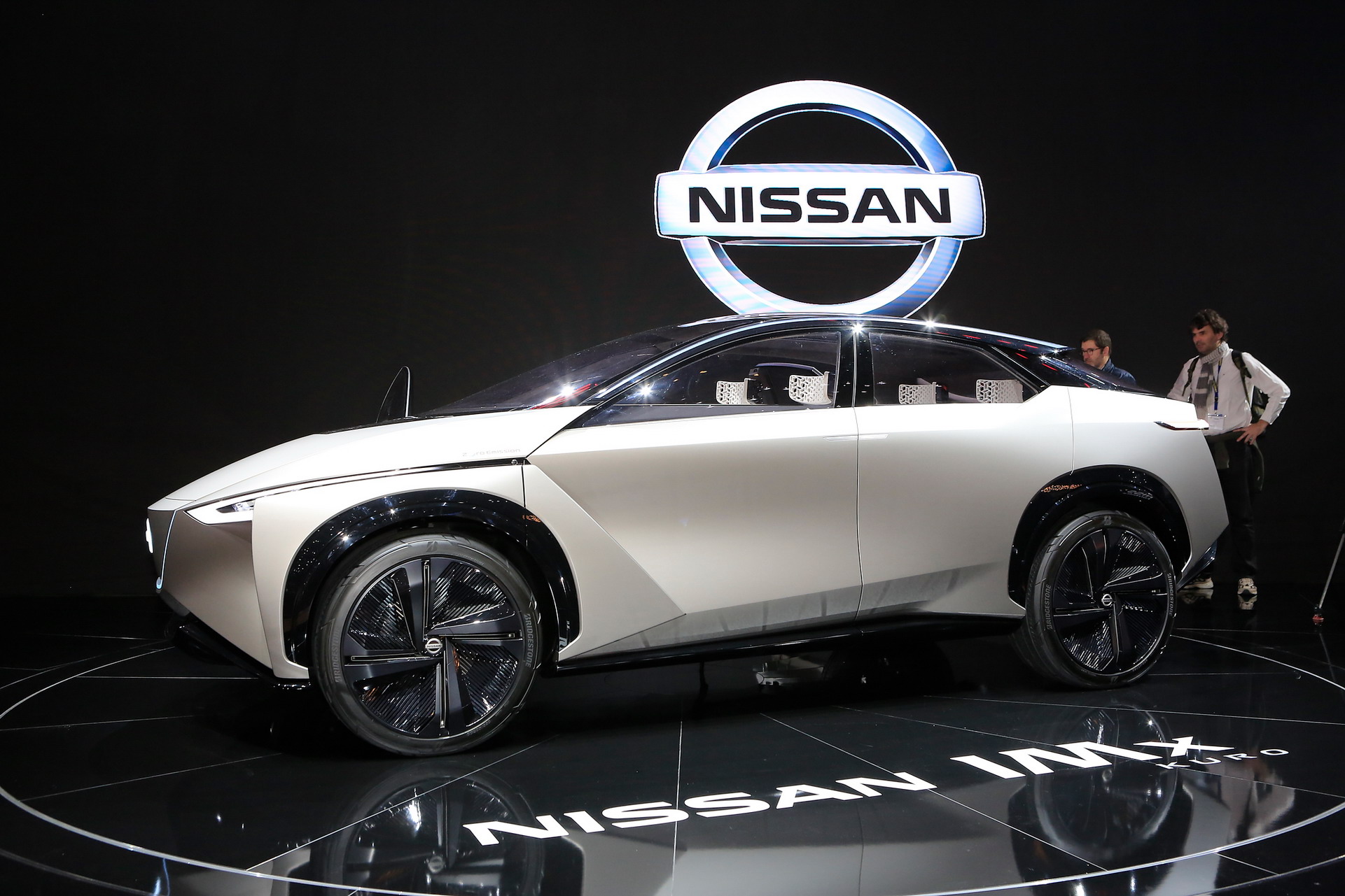 Nissan-IMX-Kuro-73 Nissan Debuts Spiffy IMx KURO Concept In Geneva