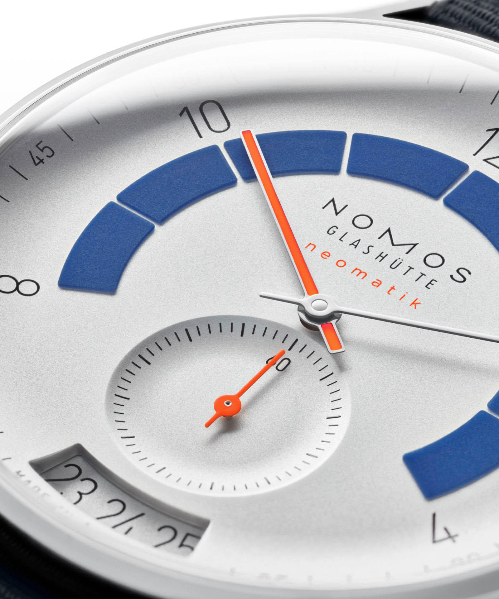 Nomos-Detail-1OB9R7VPtrSeae Nomos Autobahn Is A More Understated Take On The Driver’s Watch