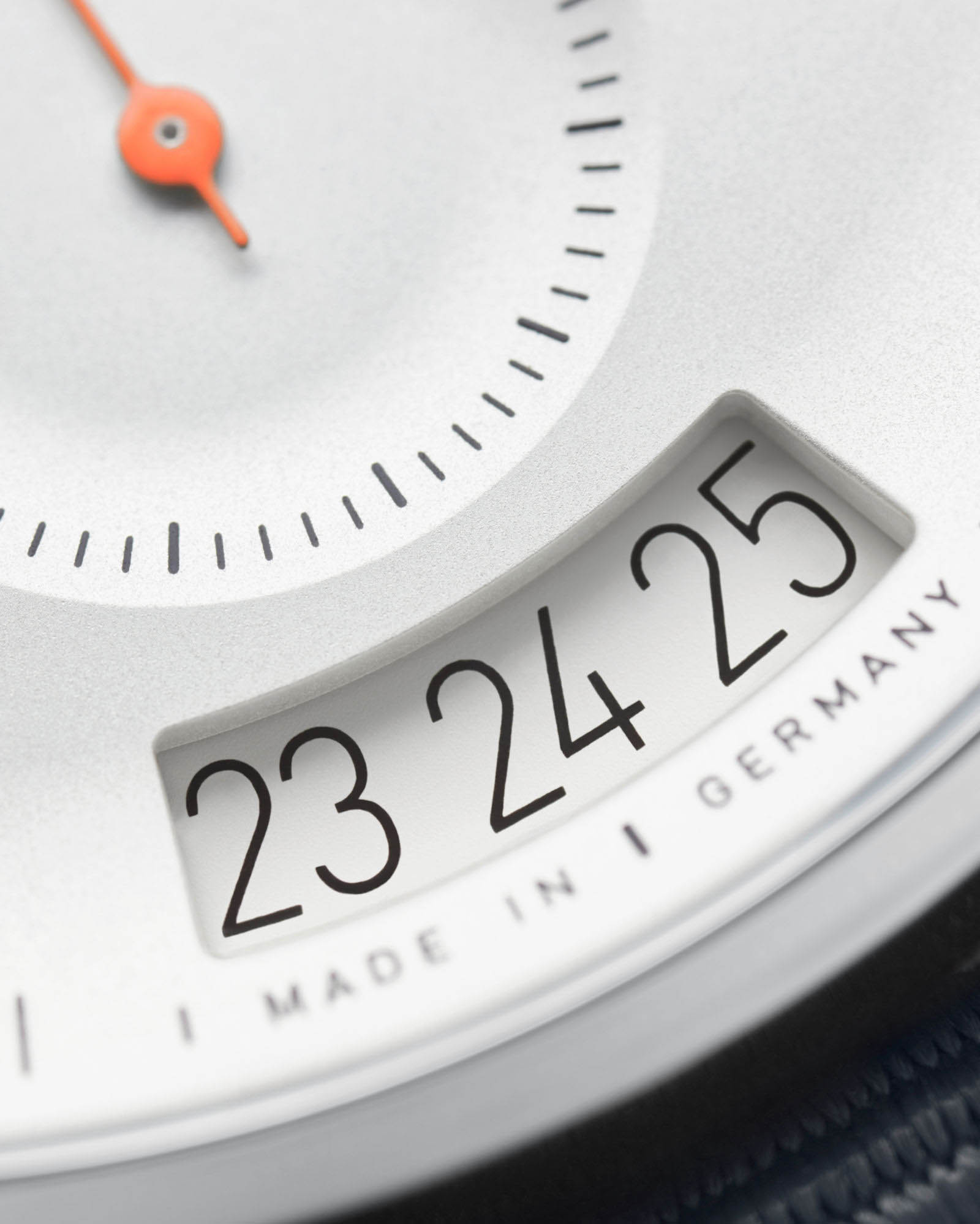 Nomos-Detail-2J3l7aeGwNlFab Nomos Autobahn Is A More Understated Take On The Driver’s Watch