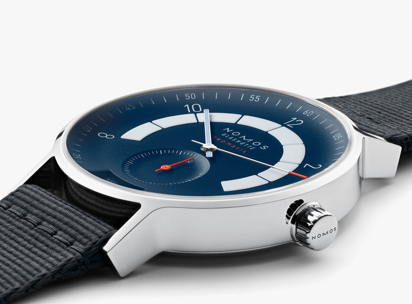 Nomos-Detail-3on87LoebPSEp9 Nomos Autobahn Is A More Understated Take On The Driver’s Watch