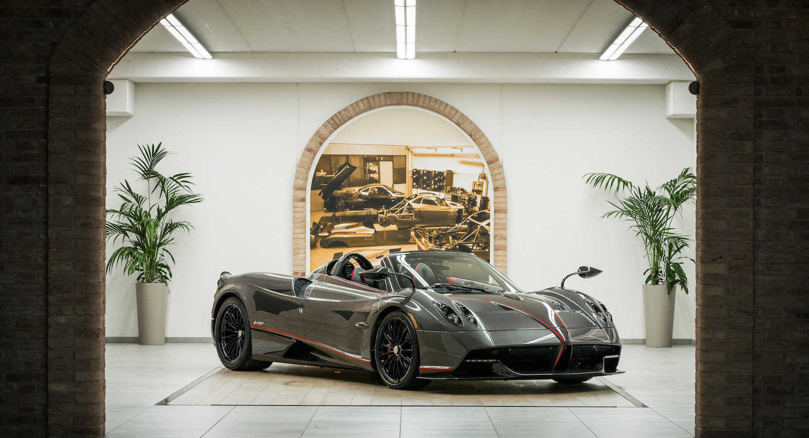Pagani Huayra Roadster Pagani Teams With Dainese To Create Revolutionary Soft Top For Huayra Roadster