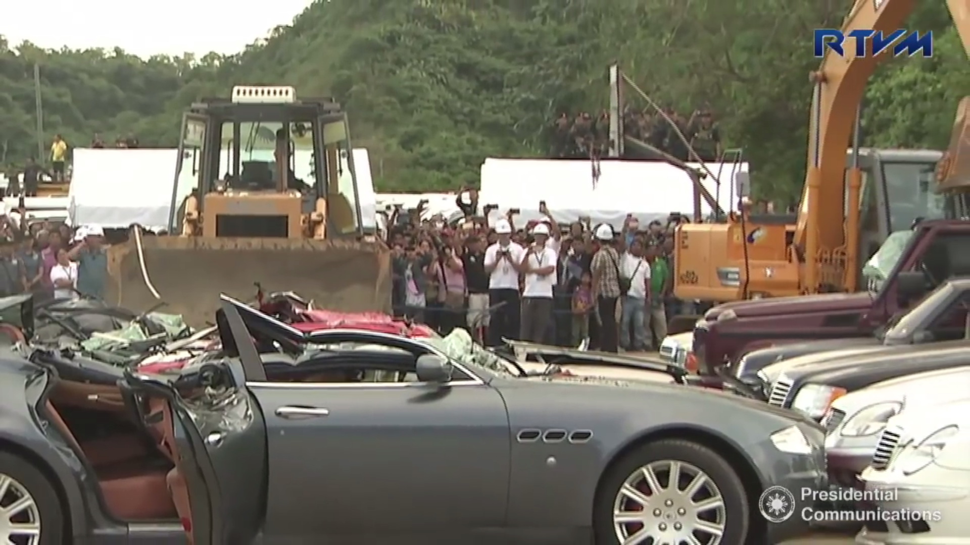 Philippines-Destroy-Cars-11 Watch And Cringe As Philippines Crushes Rare BMW Z1, Renault 5 Turbo, Maserati And More