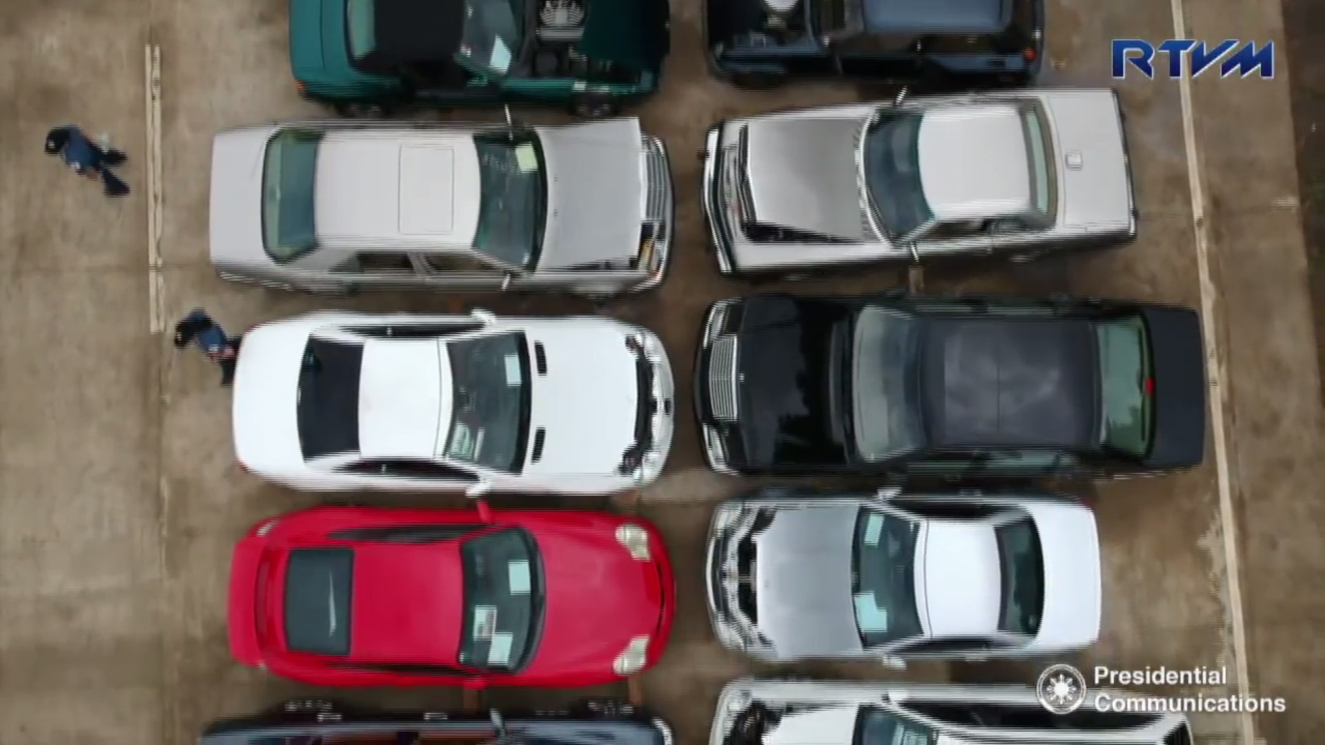 Philippines-Destroy-Cars-3 Watch And Cringe As Philippines Crushes Rare BMW Z1, Renault 5 Turbo, Maserati And More