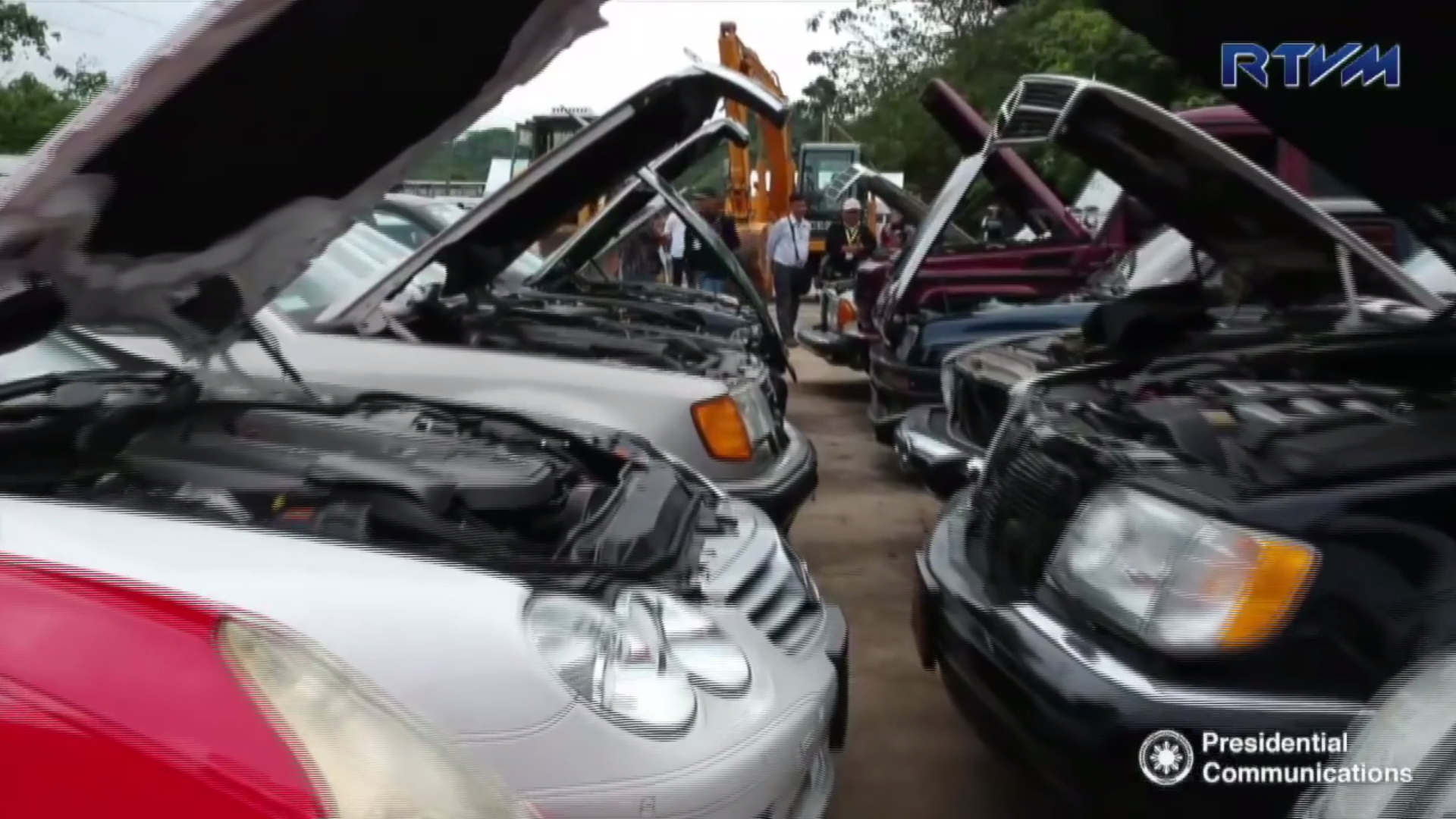 Philippines-Destroy-Cars-5 Watch And Cringe As Philippines Crushes Rare BMW Z1, Renault 5 Turbo, Maserati And More