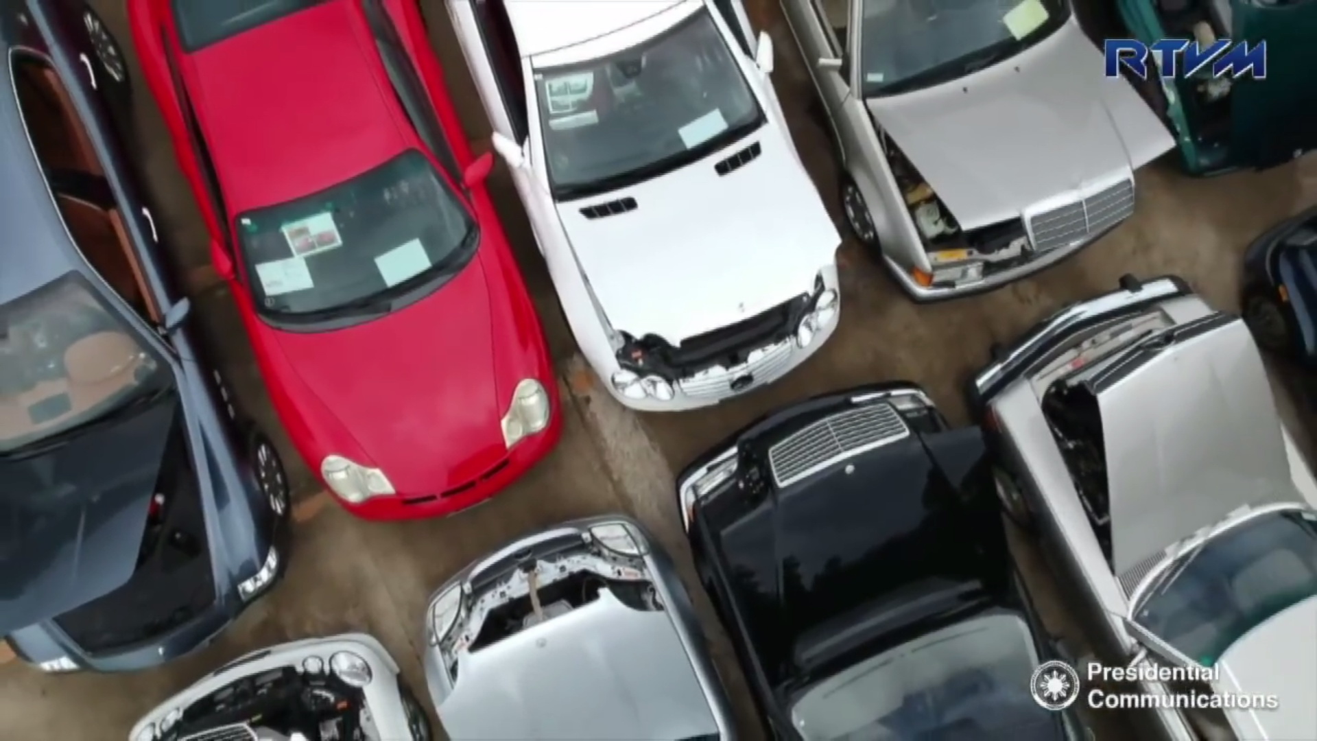 Philippines-Destroy-Cars-6 Watch And Cringe As Philippines Crushes Rare BMW Z1, Renault 5 Turbo, Maserati And More