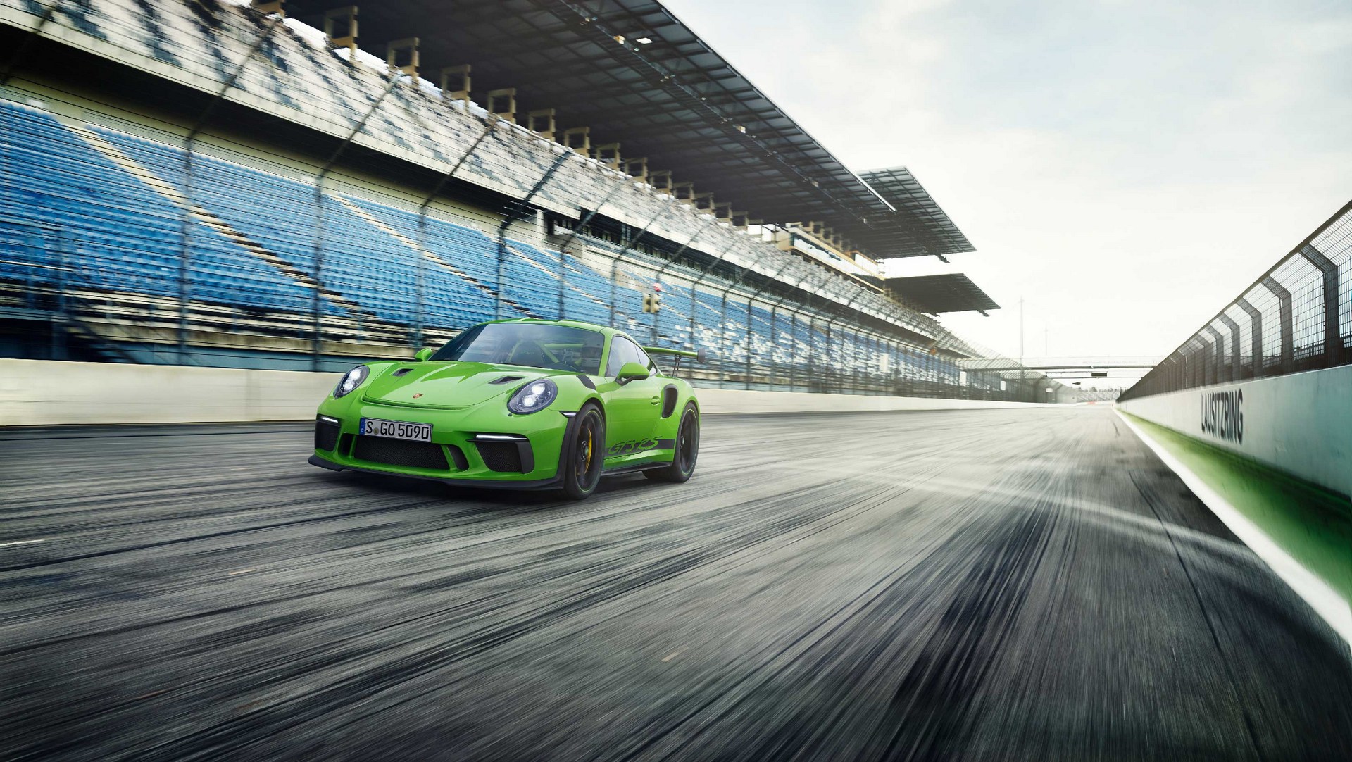 Porsche-911-GT3-RS-10 New Porsche 911 GT3 RS Proves Less Is More (Money)