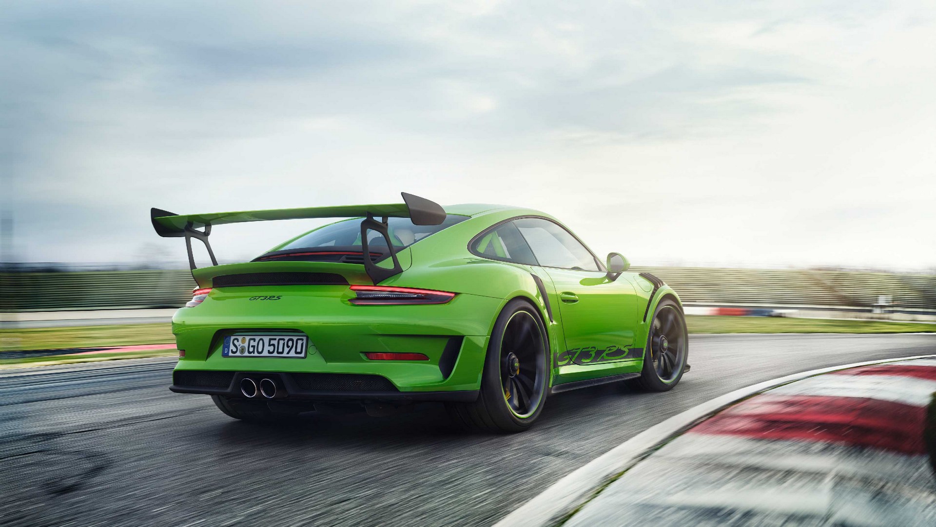Porsche-911-GT3-RS-12 New Porsche 911 GT3 RS Proves Less Is More (Money)
