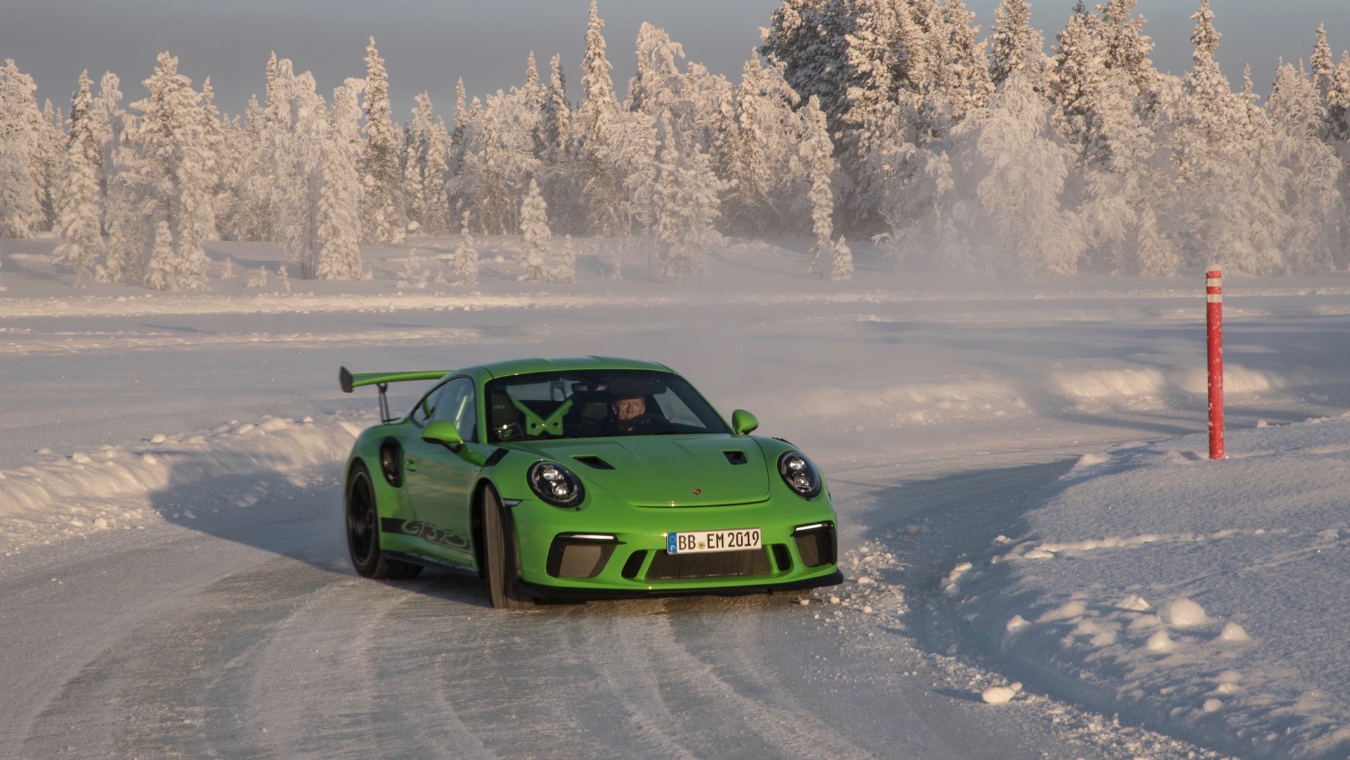 Porsche-911-GT3-RS-17 New Porsche 911 GT3 RS Proves Less Is More (Money)