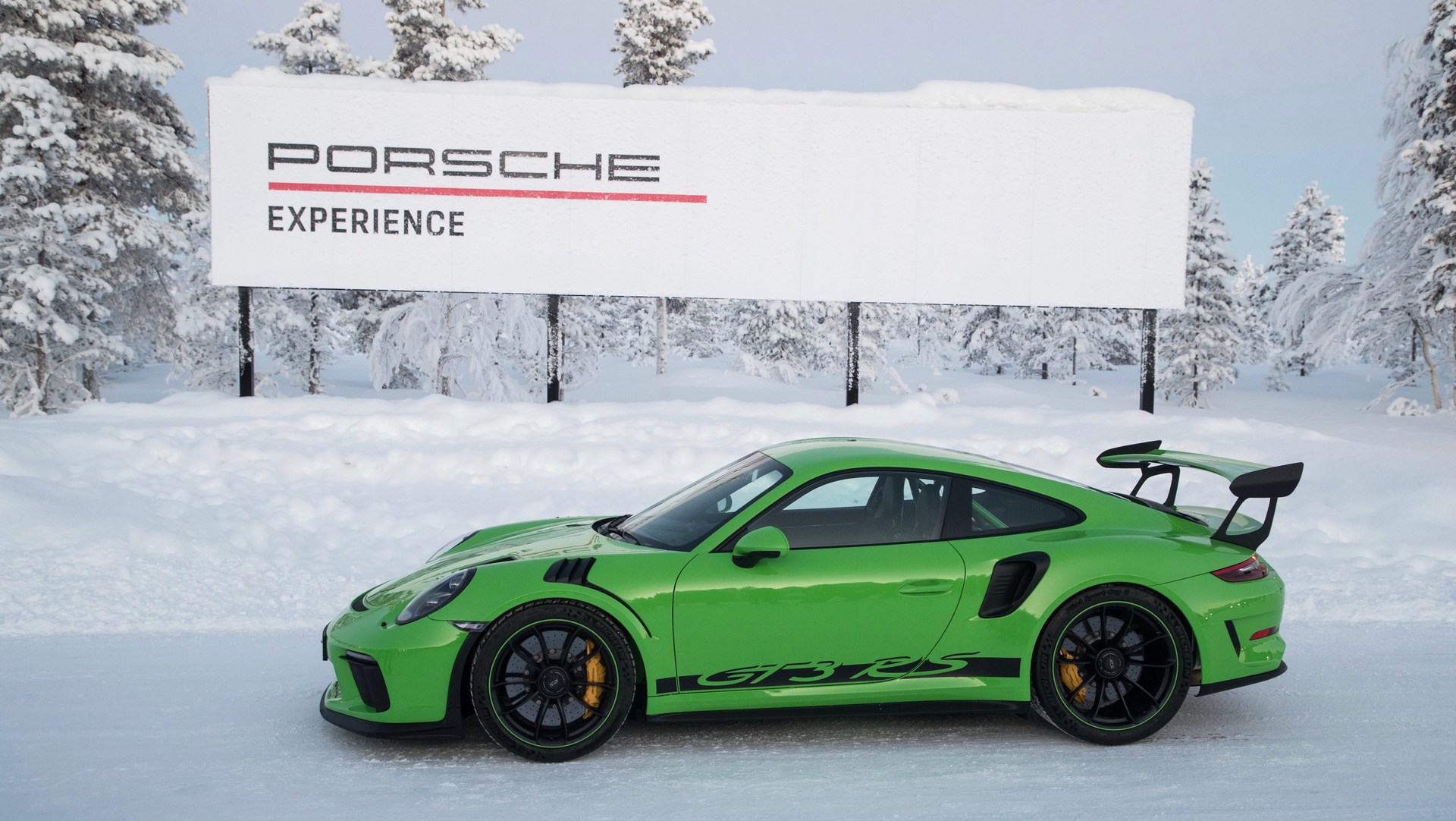 Porsche-911-GT3-RS-19 New Porsche 911 GT3 RS Proves Less Is More (Money)