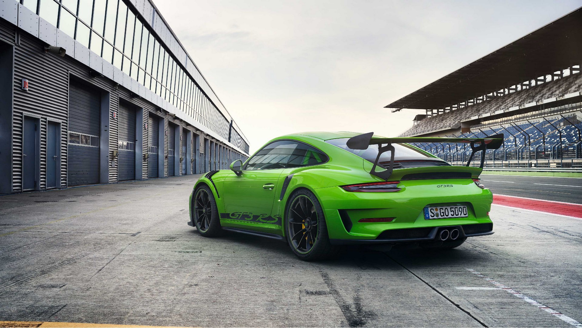 Porsche-911-GT3-RS-6 New Porsche 911 GT3 RS Proves Less Is More (Money)