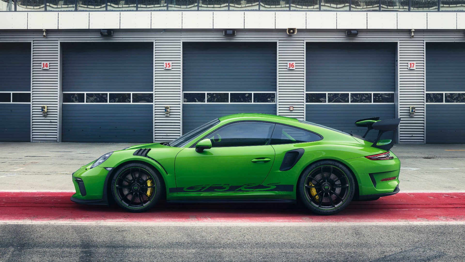 Porsche-911-GT3-RS-7 New Porsche 911 GT3 RS Proves Less Is More (Money)