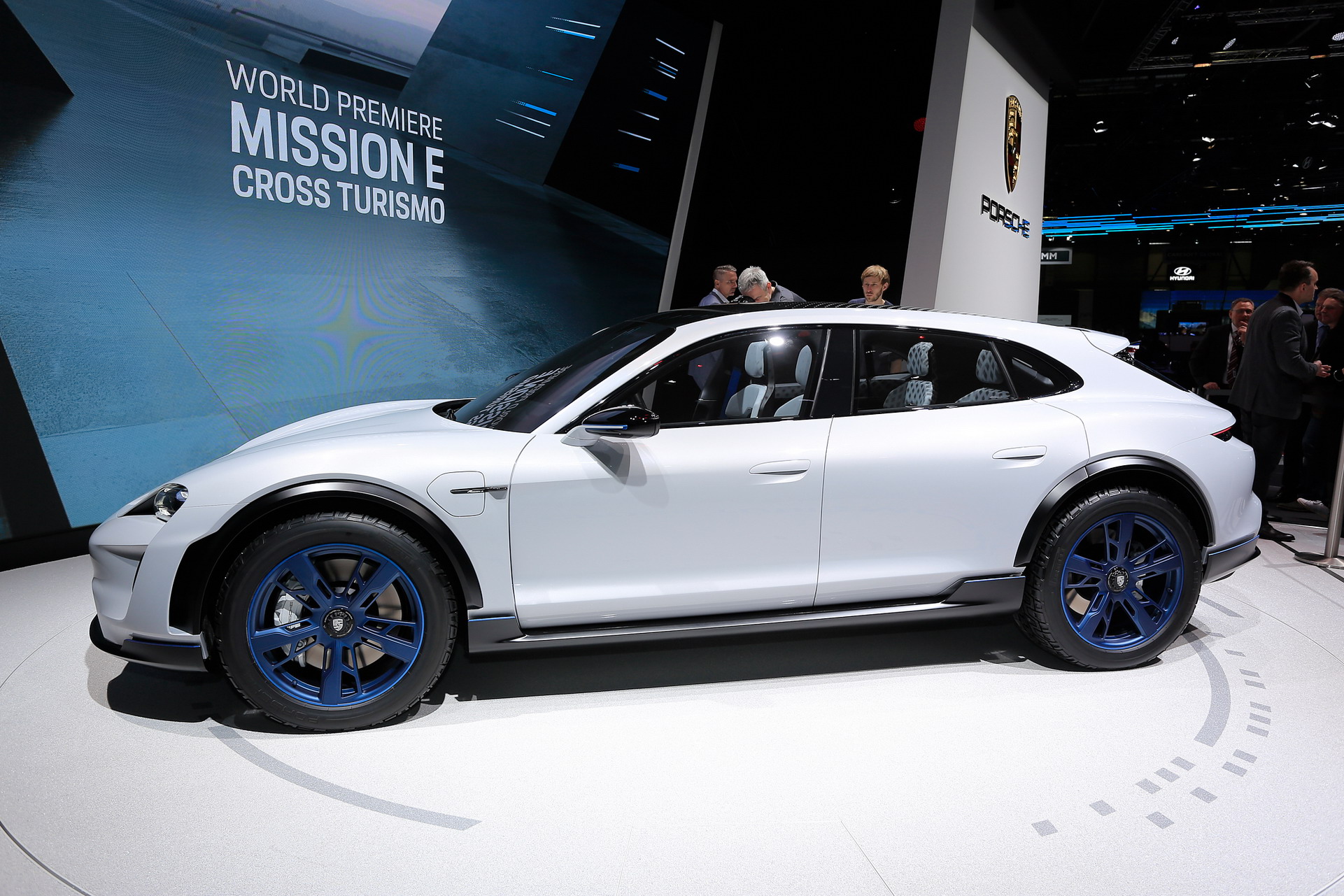 Porsche Mission E Cross Turismo Concept -13 Porsche Mission E Cross Turismo Is Stuttgart’s Electric Allroad