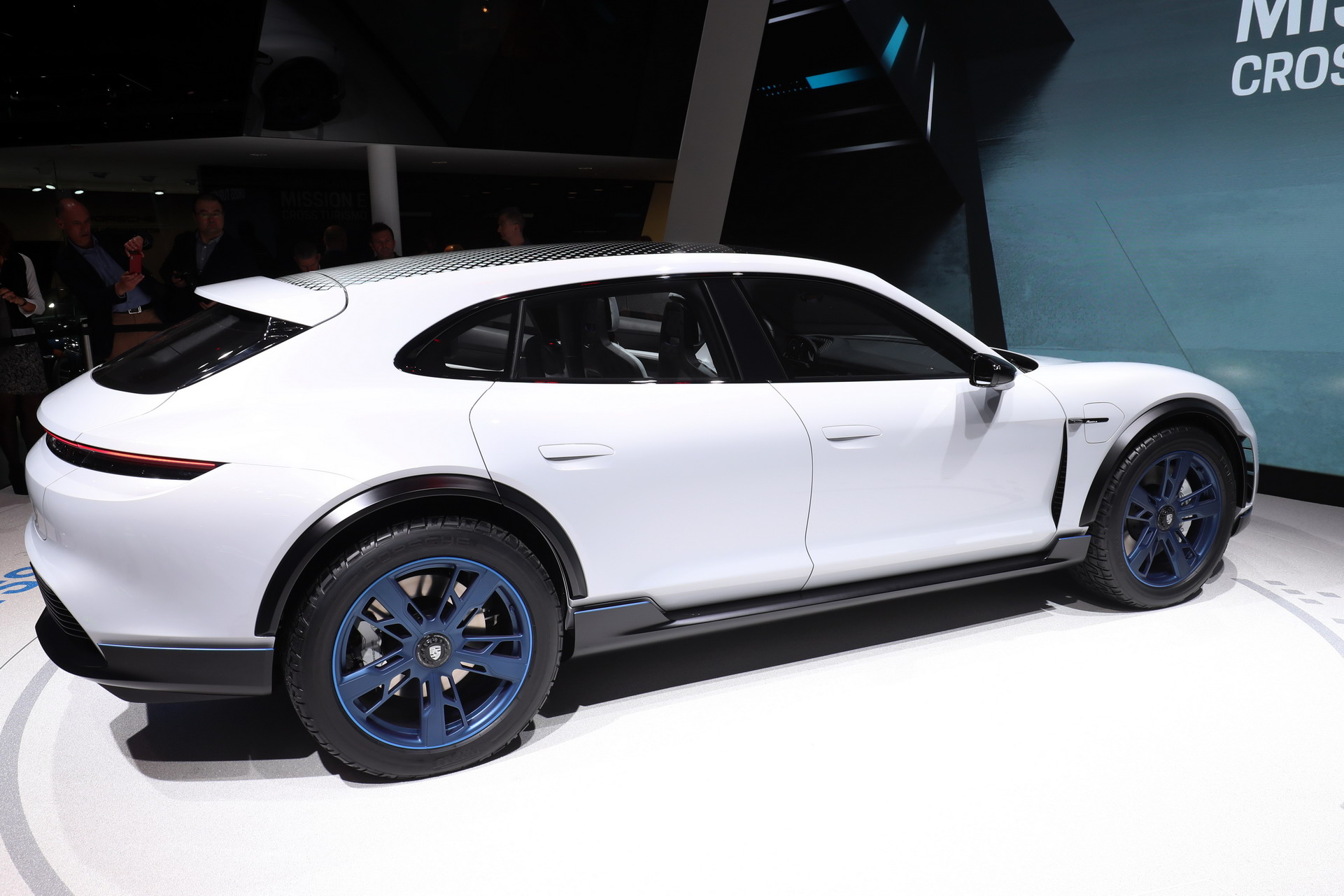 Porsche Mission E Cross Turismo Concept -25 Porsche Mission E Cross Turismo Is Stuttgart’s Electric Allroad