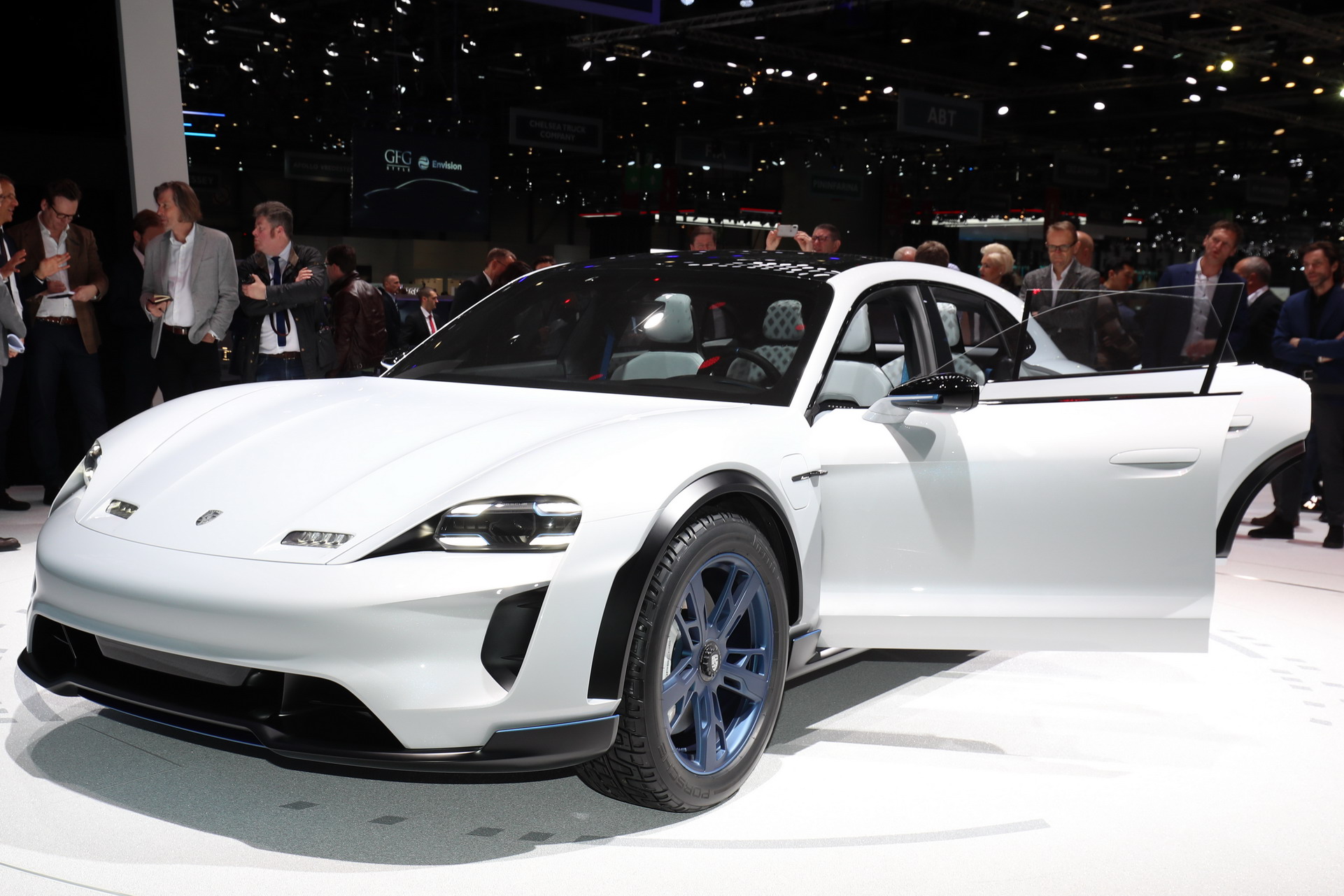 Porsche Mission E Cross Turismo Concept -28 Porsche Mission E Cross Turismo Is Stuttgart’s Electric Allroad