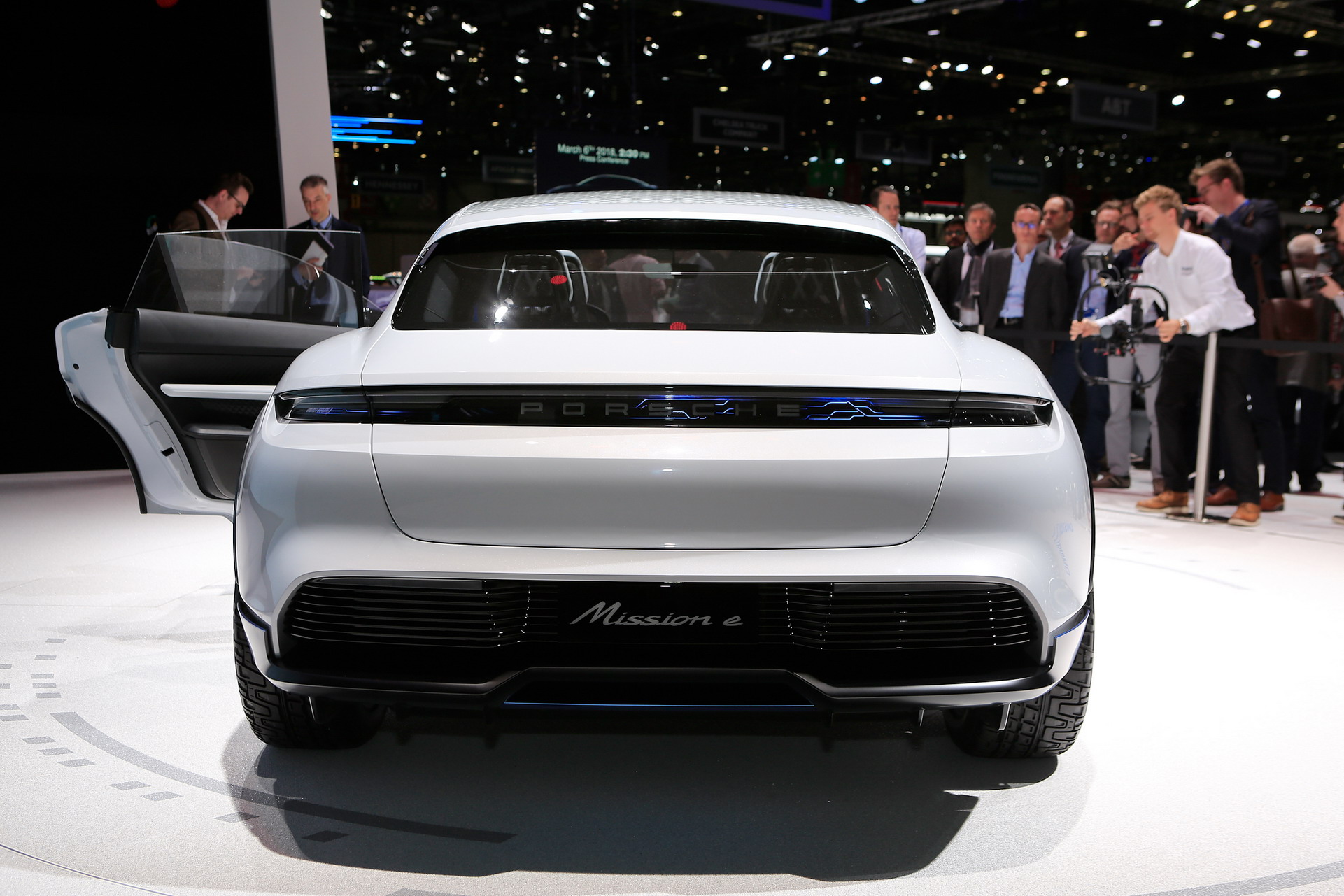 Porsche Mission E Cross Turismo Concept -7 Porsche Mission E Cross Turismo Is Stuttgart’s Electric Allroad