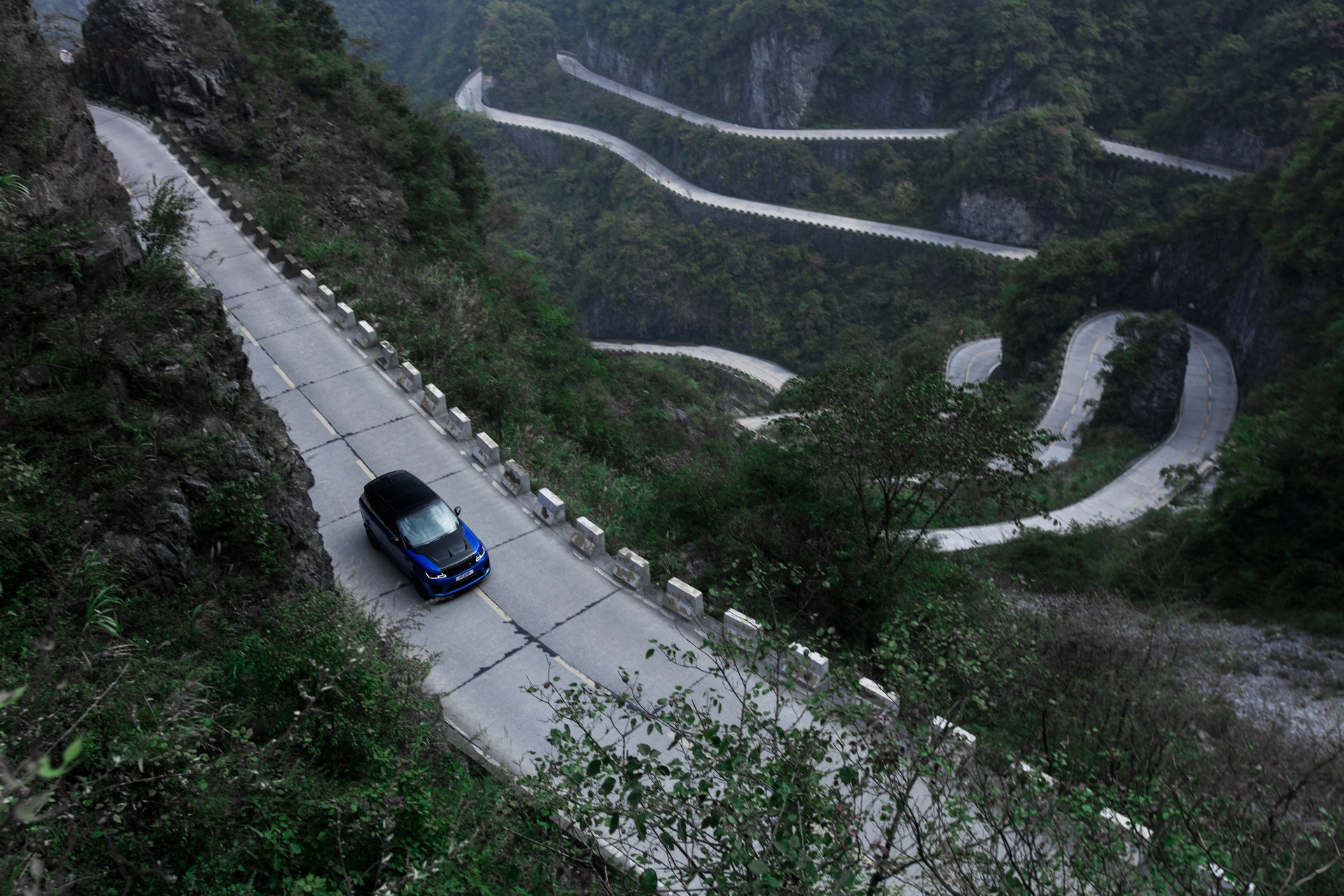 Range-Rover-Sport-SVR-11 Range Rover Sport SVR Sets A New Record On The Tianmen Road