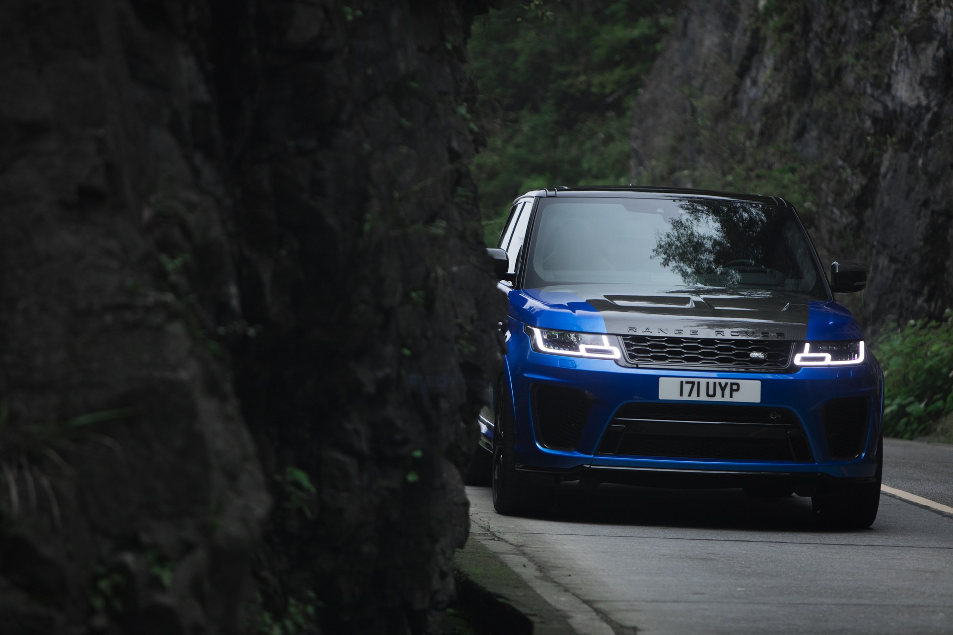 Range-Rover-Sport-SVR-18 Range Rover Sport SVR Sets A New Record On The Tianmen Road