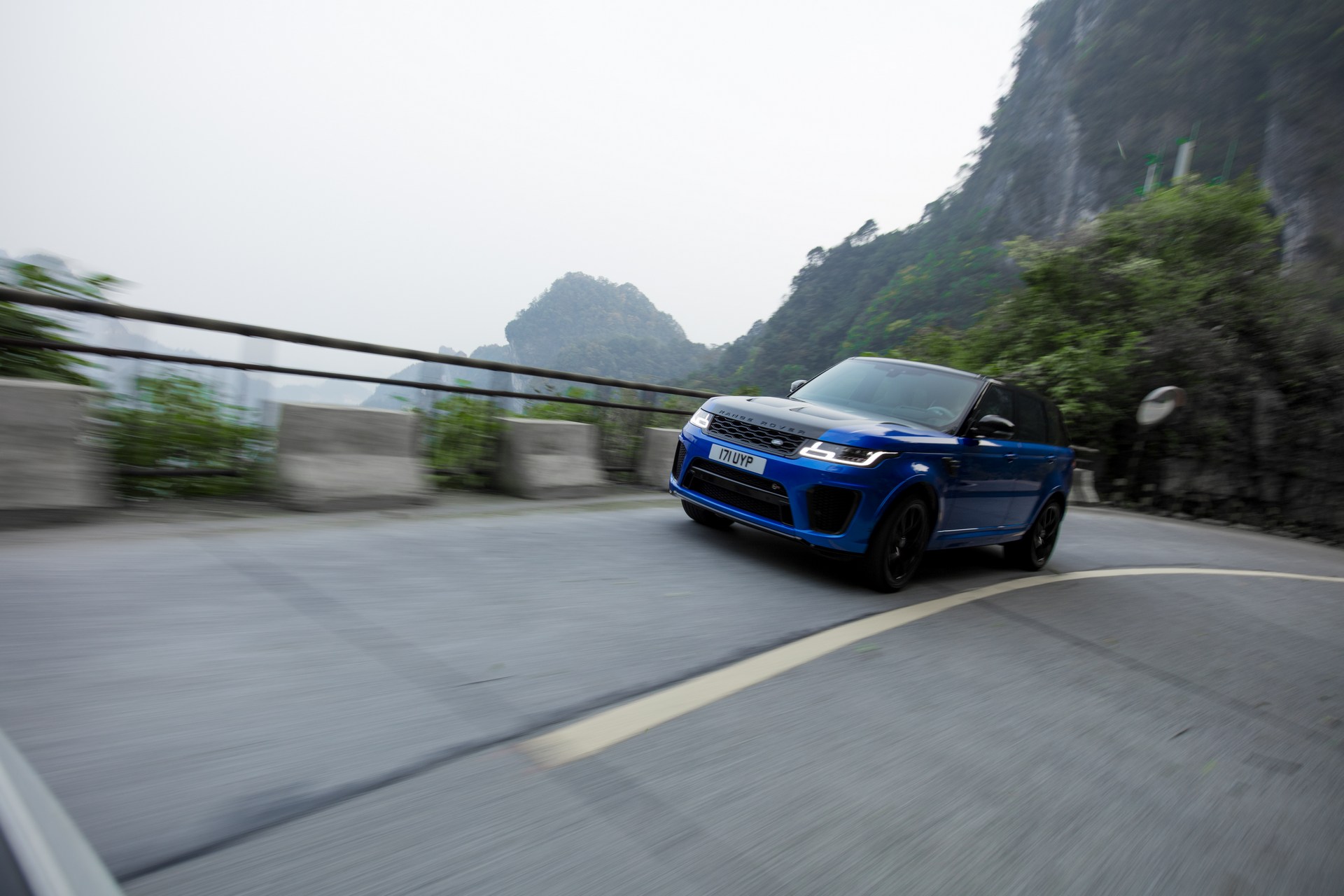 Range-Rover-Sport-SVR-7 Range Rover Sport SVR Sets A New Record On The Tianmen Road