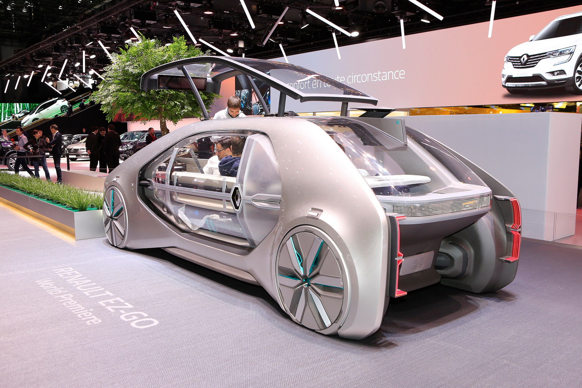 Renault-EZ-Go-3 Renault EZ-GO Concept Wants To Autonomously Shuttle You And Your Friends