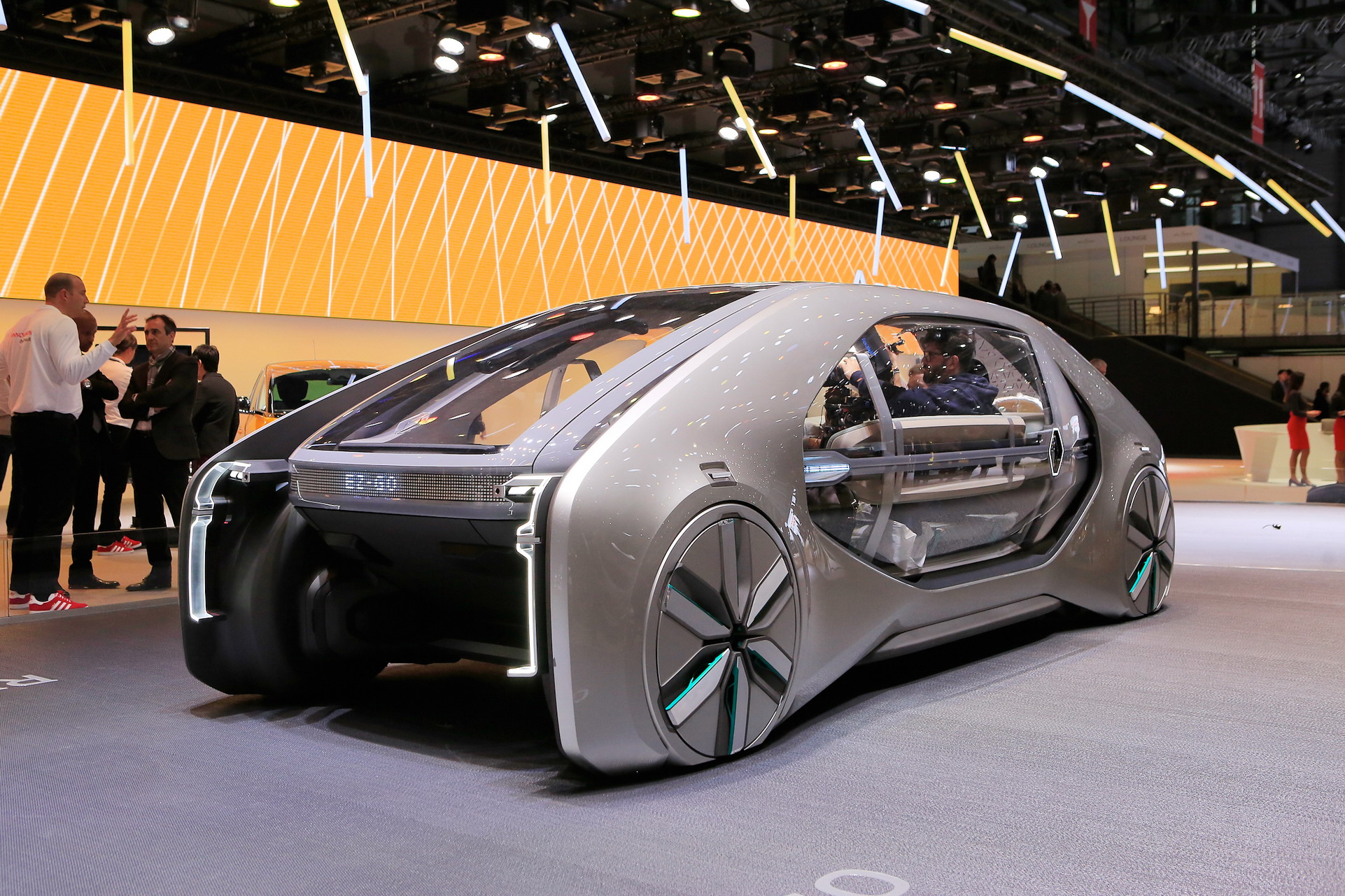 Renault-EZ-Go-7 Renault EZ-GO Concept Wants To Autonomously Shuttle You And Your Friends