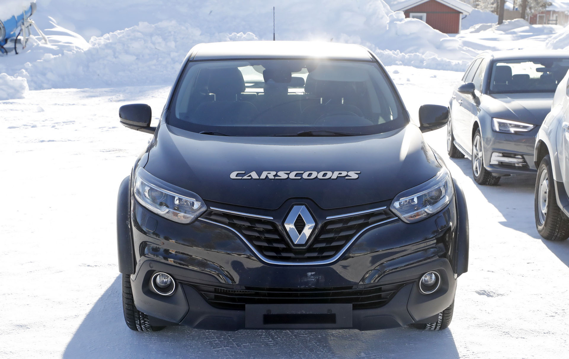 Renault-SUV-mule-1 Can You Tell What’s Hiding Under This Renault Mule?