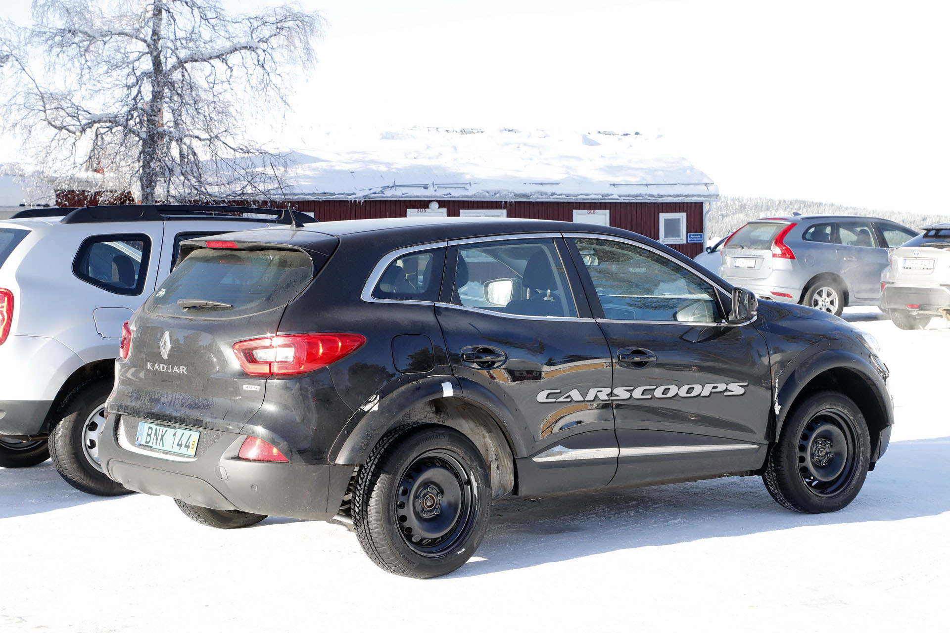 Renault-SUV-mule-6 Can You Tell What’s Hiding Under This Renault Mule?