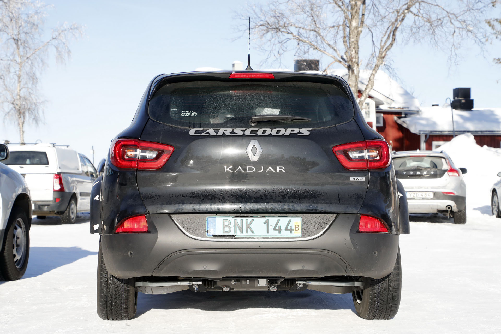 Renault-SUV-mule-8 Can You Tell What’s Hiding Under This Renault Mule?