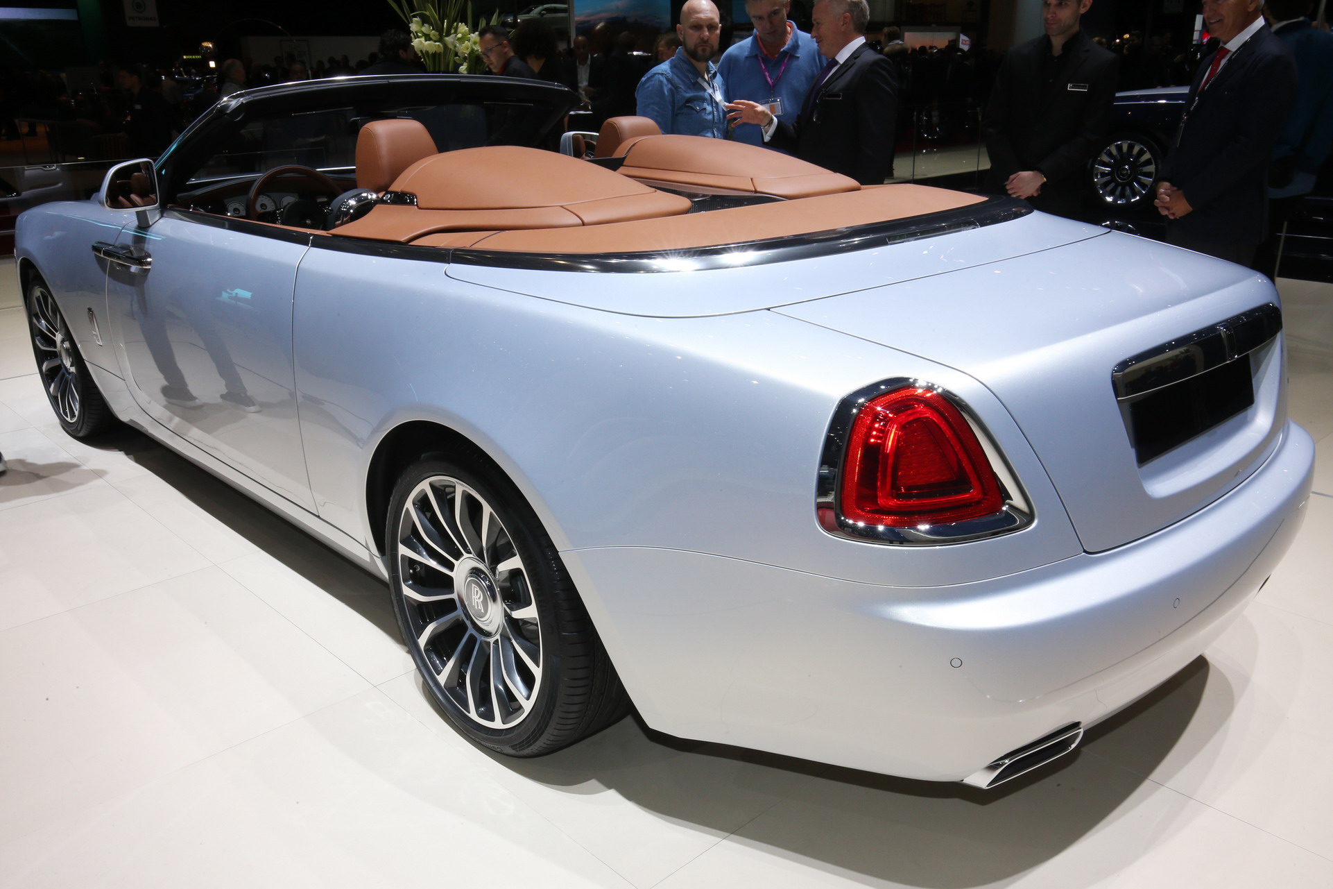 Rolls-Royce-Dawn-Phantom-2 Rolls-Royce Dawn Showcased With New Cowling Alongside Bespoke Phantoms In Geneva