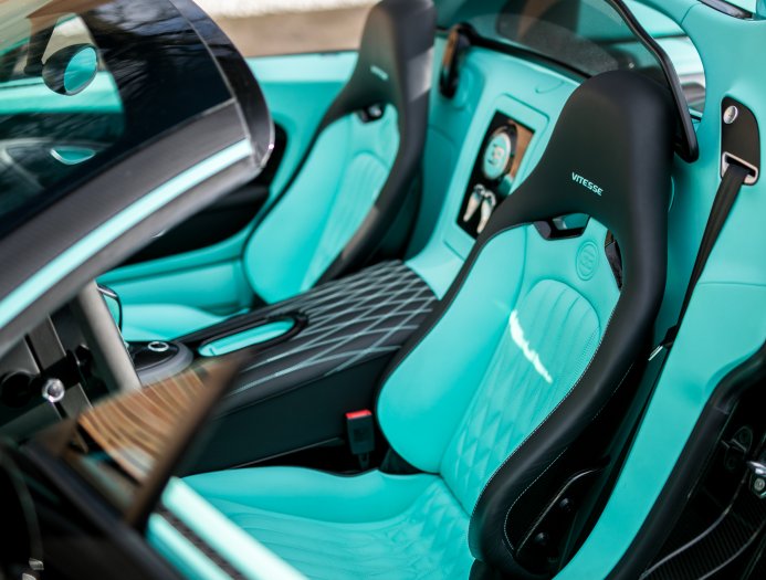 Tiffany-Blue-Bugatti-Veyron-Vitesse-14 Good Luck Sleeping After Seeing This Tiffany Blue Bugatti Veyron Vitesse