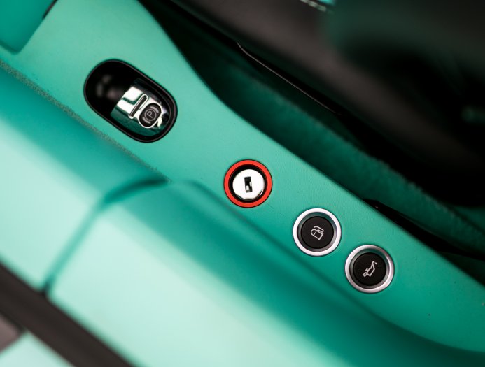 Tiffany-Blue-Bugatti-Veyron-Vitesse-22 Good Luck Sleeping After Seeing This Tiffany Blue Bugatti Veyron Vitesse