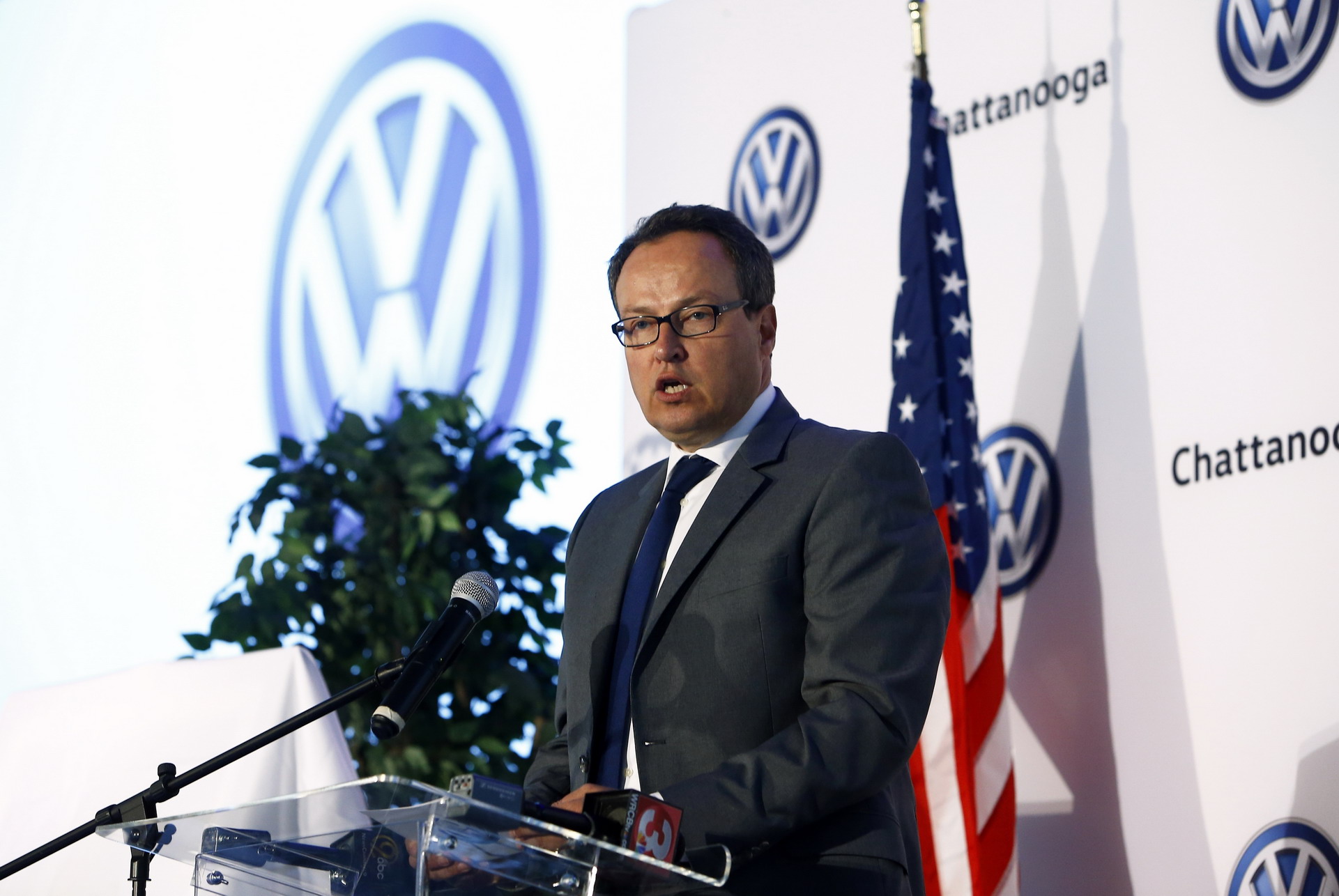 VW-Atlas-Coupe-2 VW Confirms New Atlas 5-Seater Derivative Will Have A Coupe-Like Roofline