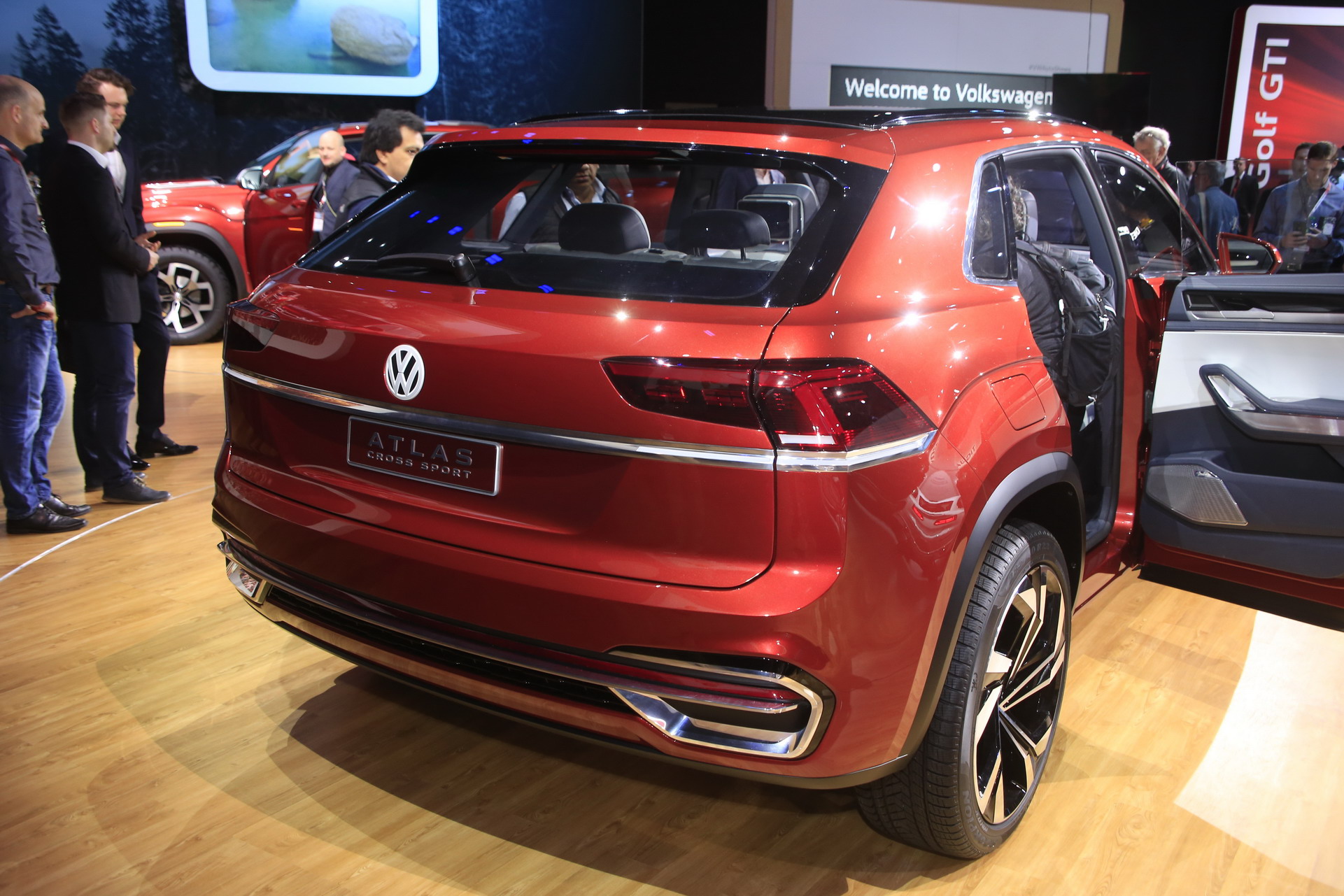 VW-Atlas-Sports-Coupe-4 VW Atlas Cross Sport Concept Is The People’s BMW X6