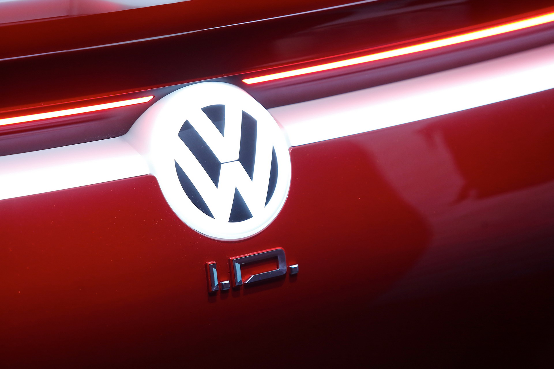 VW-ID-Vizzion-S18 VW I.D. Vizzion Is A Concept For A New, Electrified Phaeton In 2022